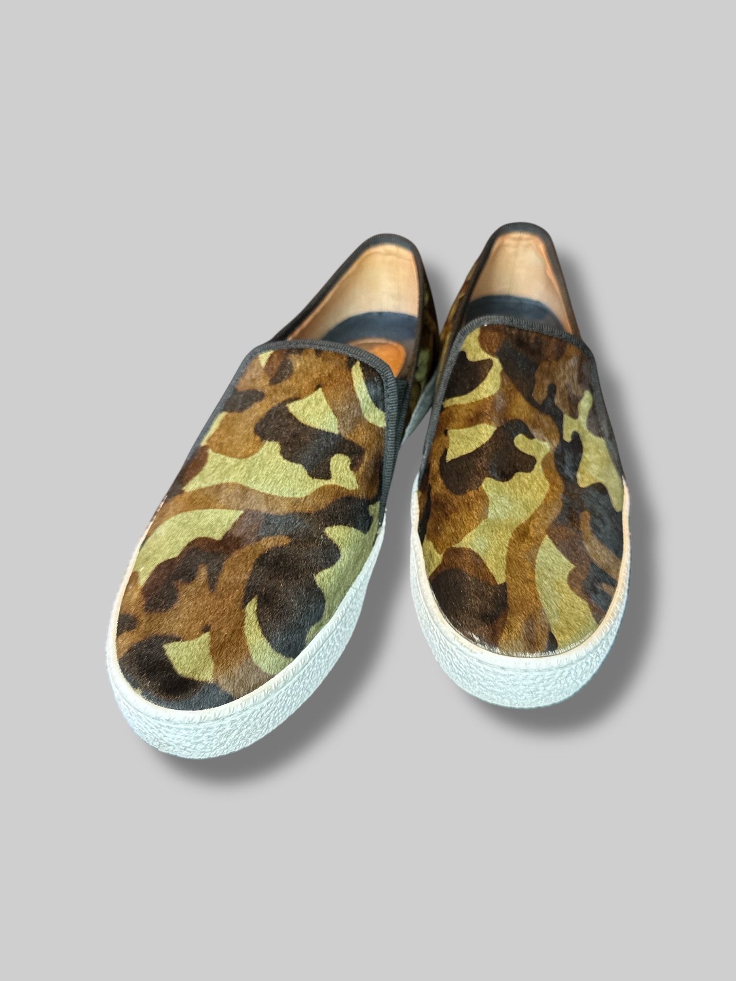 Size 8.5 Camo dyed fuzzy leather shoes with flat sole