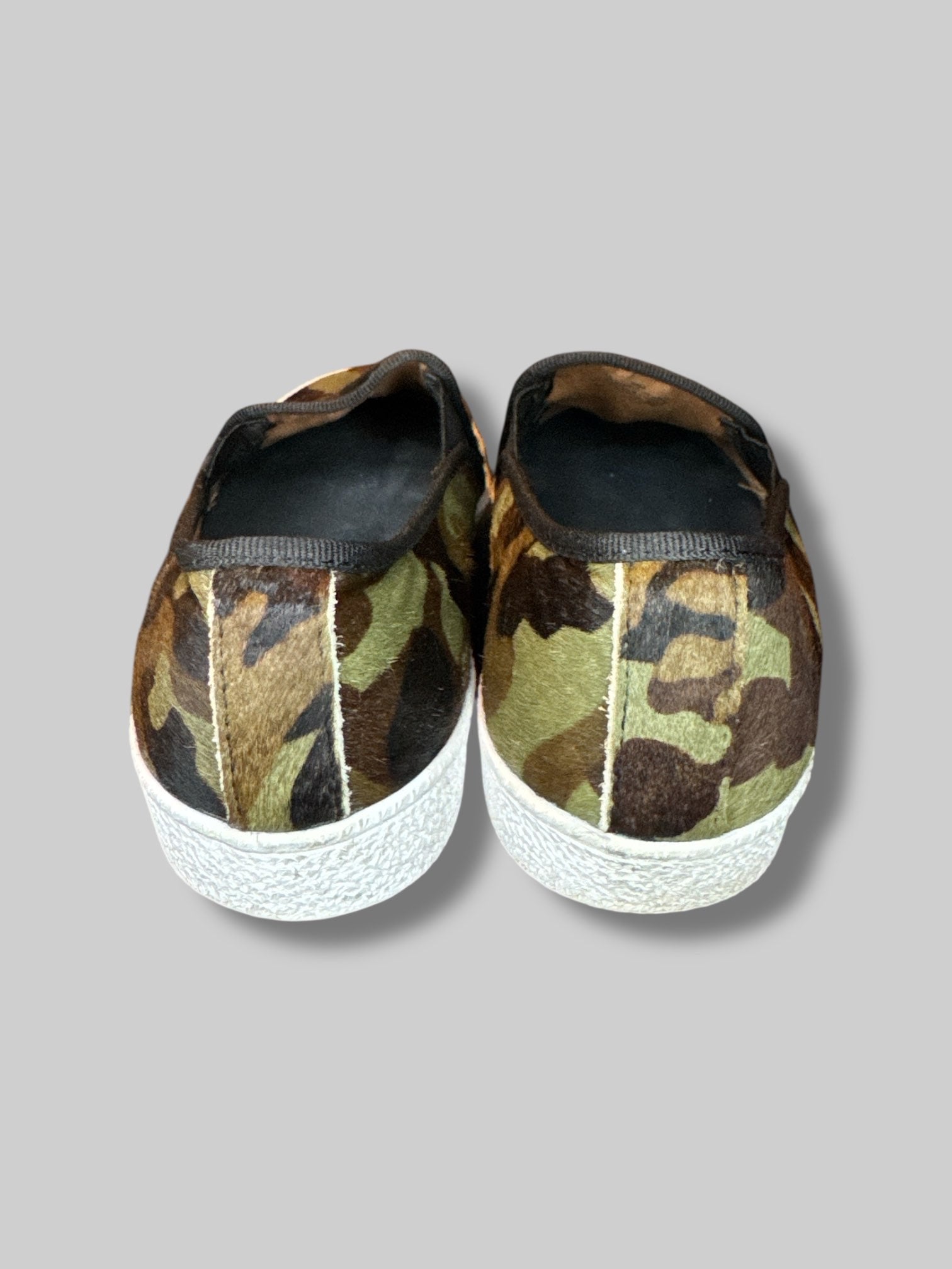Size 8.5 Camo dyed fuzzy leather shoes with flat sole