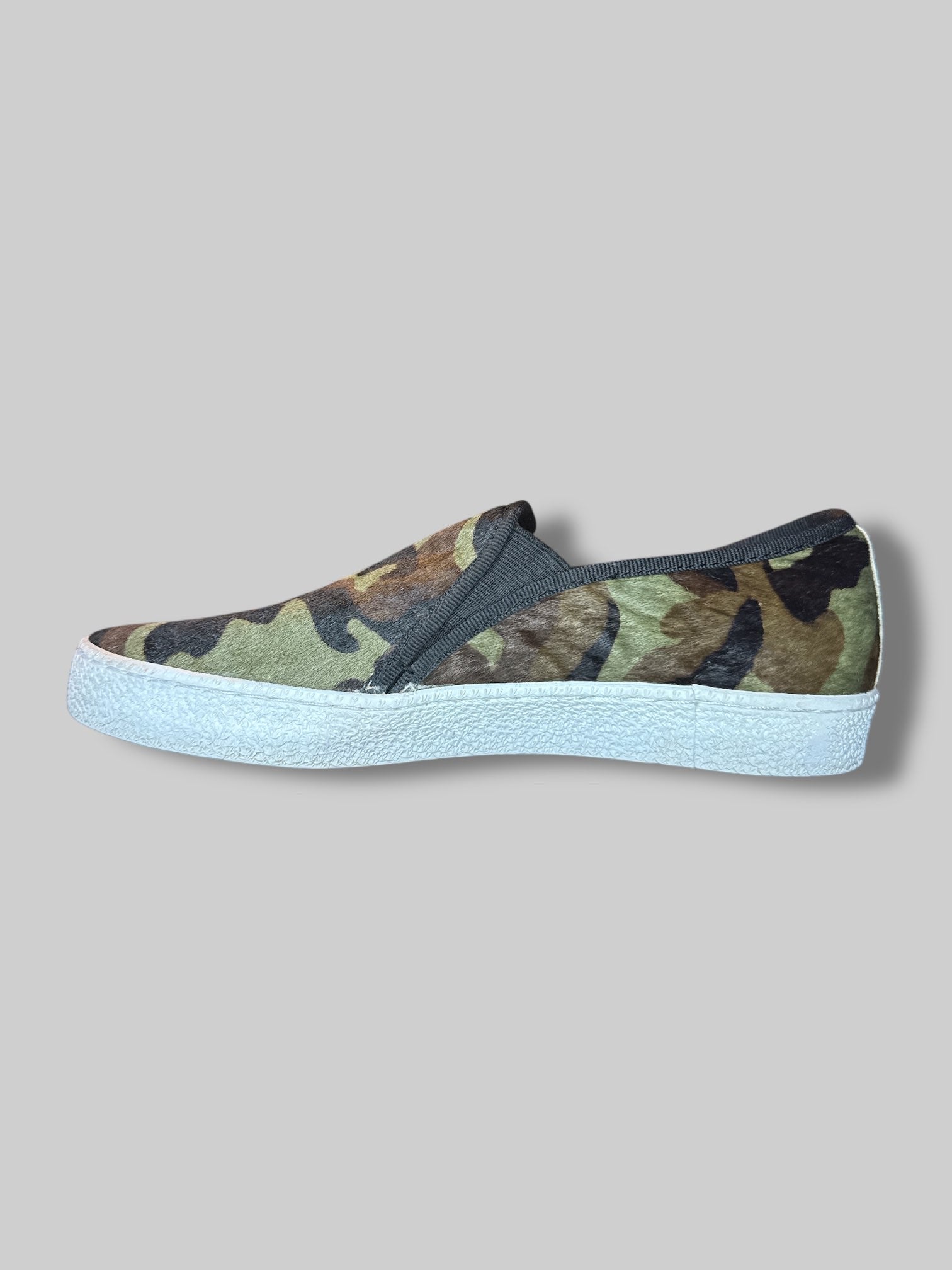 Size 8.5 Camo dyed fuzzy leather shoes with flat sole