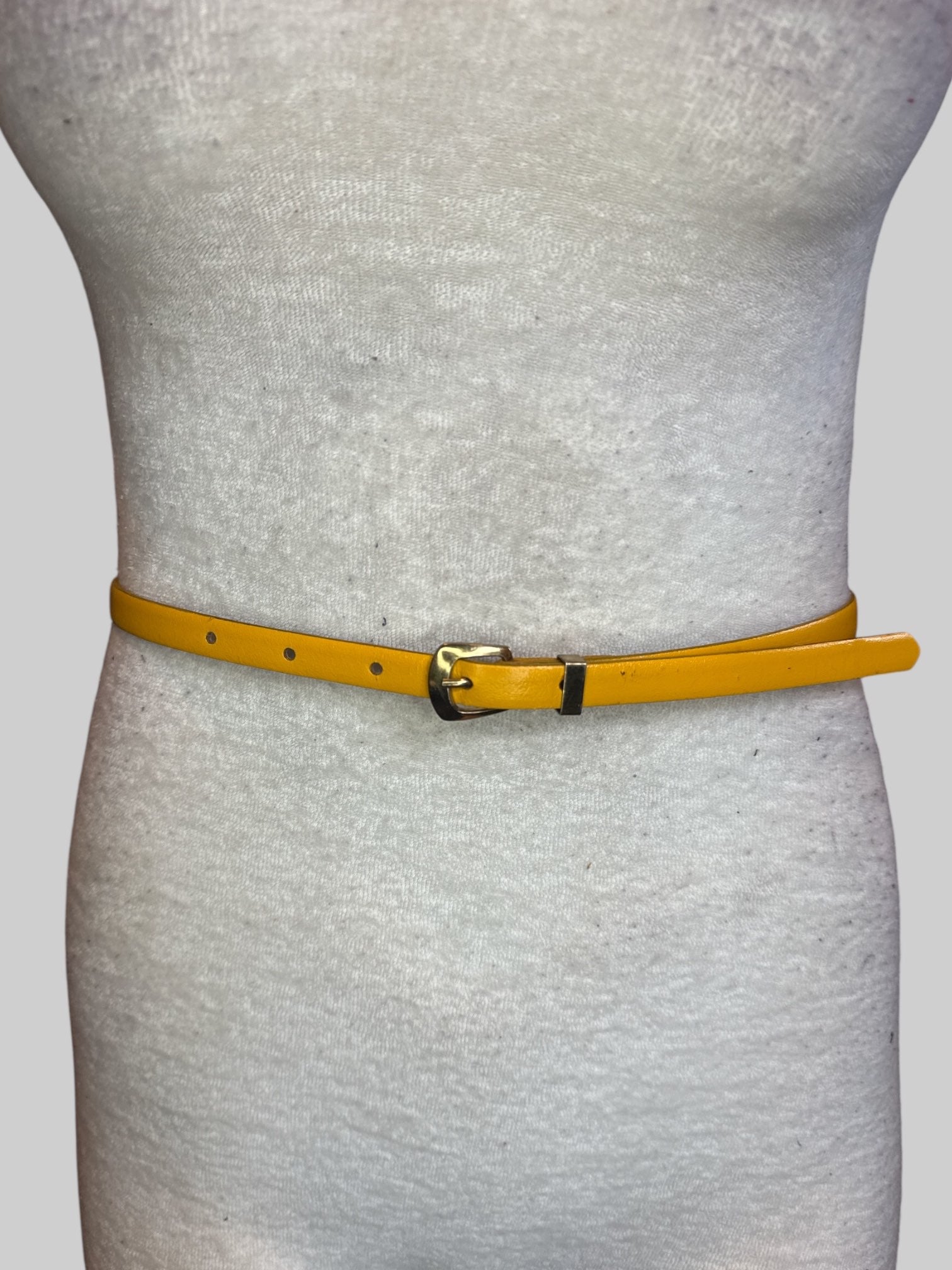 S Vintage yellow leather belt with buckle