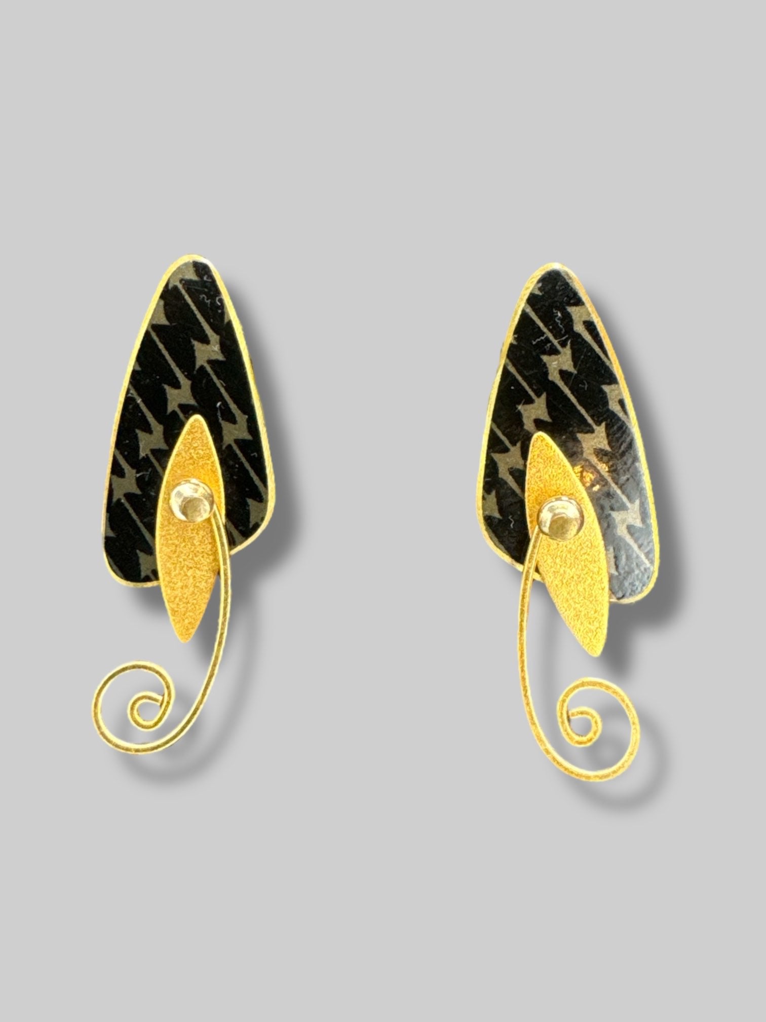 Black and gold dang glee clip on earrings with movable parts