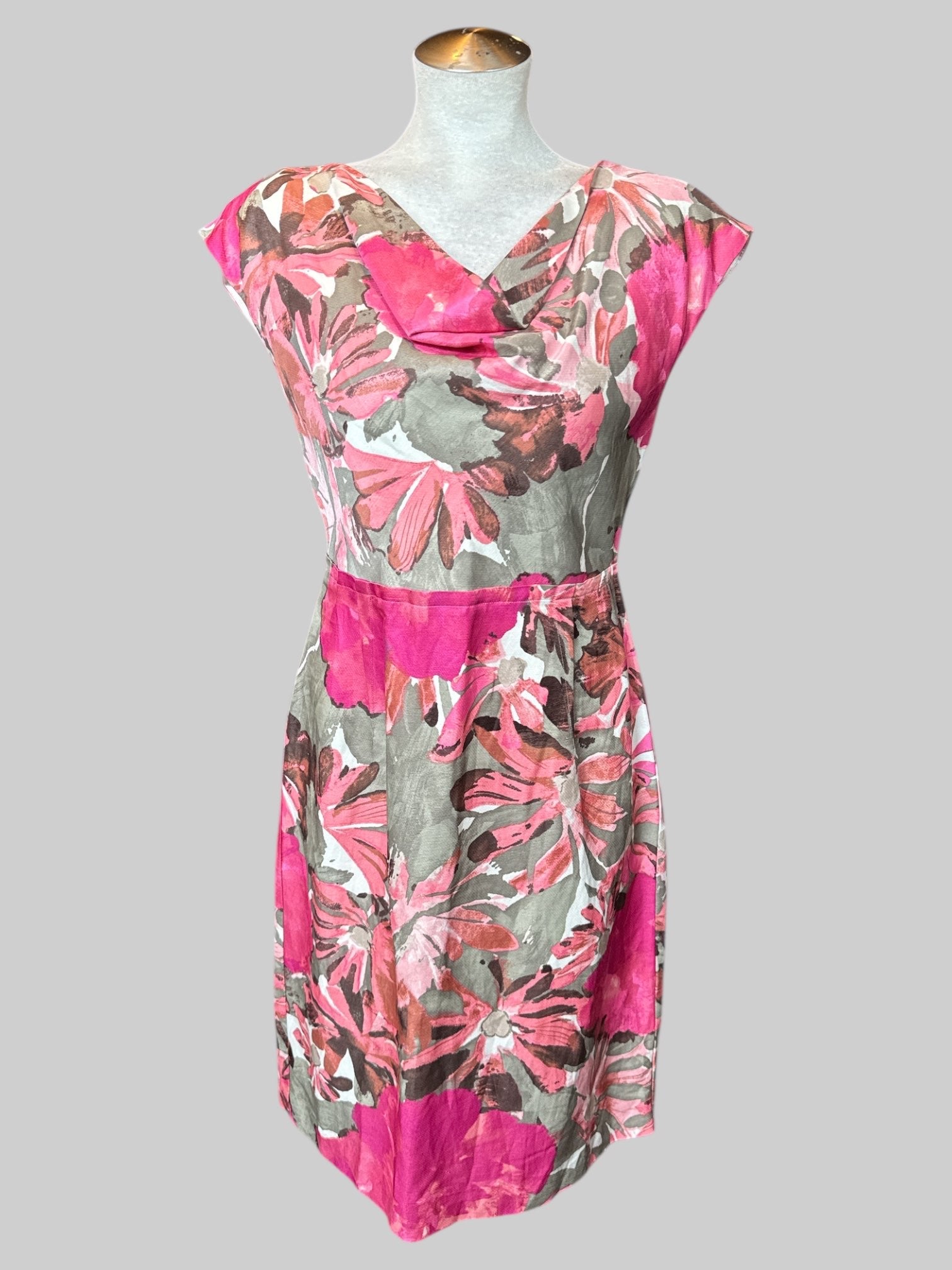 M Sleeveless pink floral dress with layered neckline and zipper on back