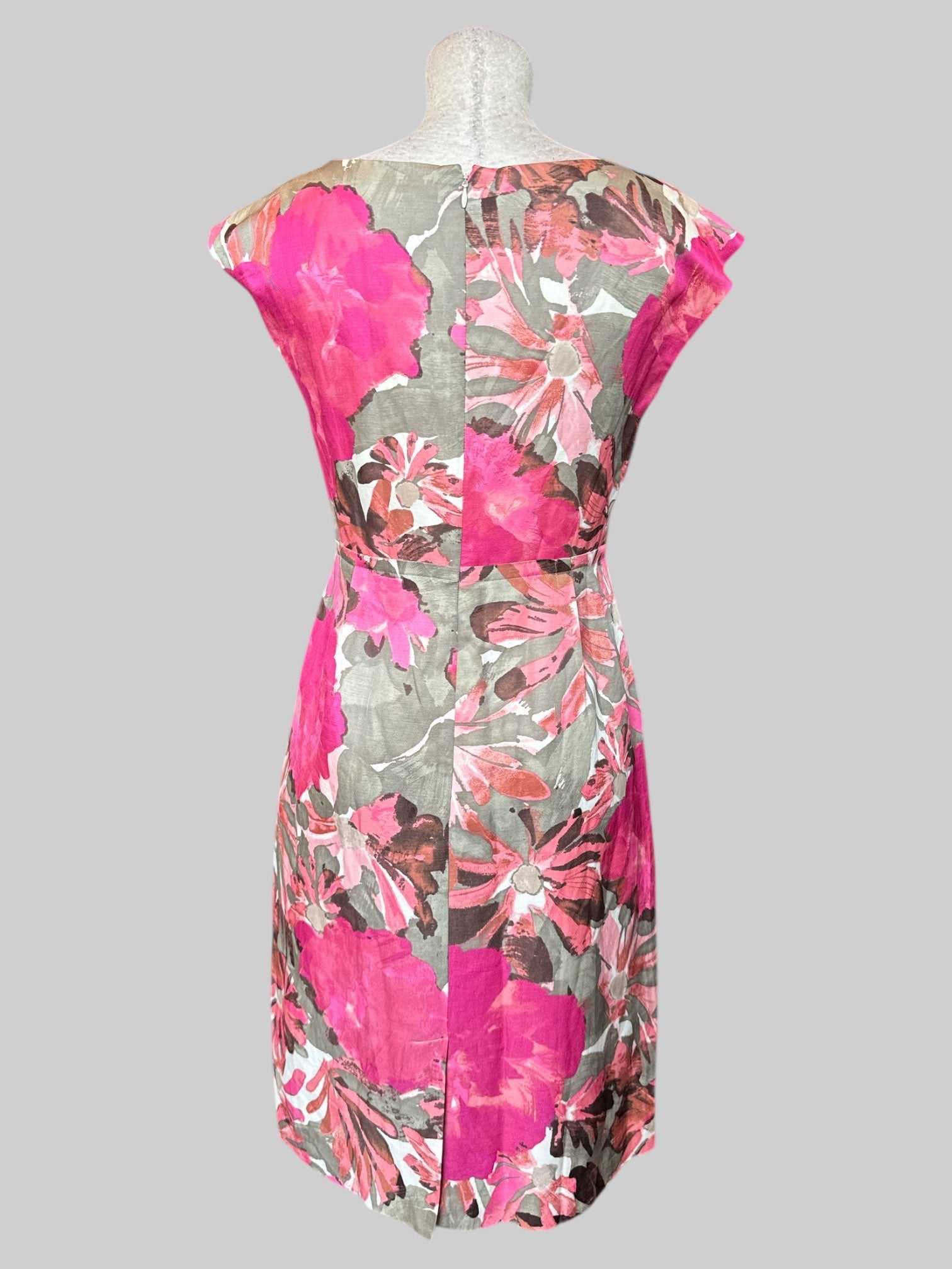M Sleeveless pink floral dress with layered neckline and zipper on back