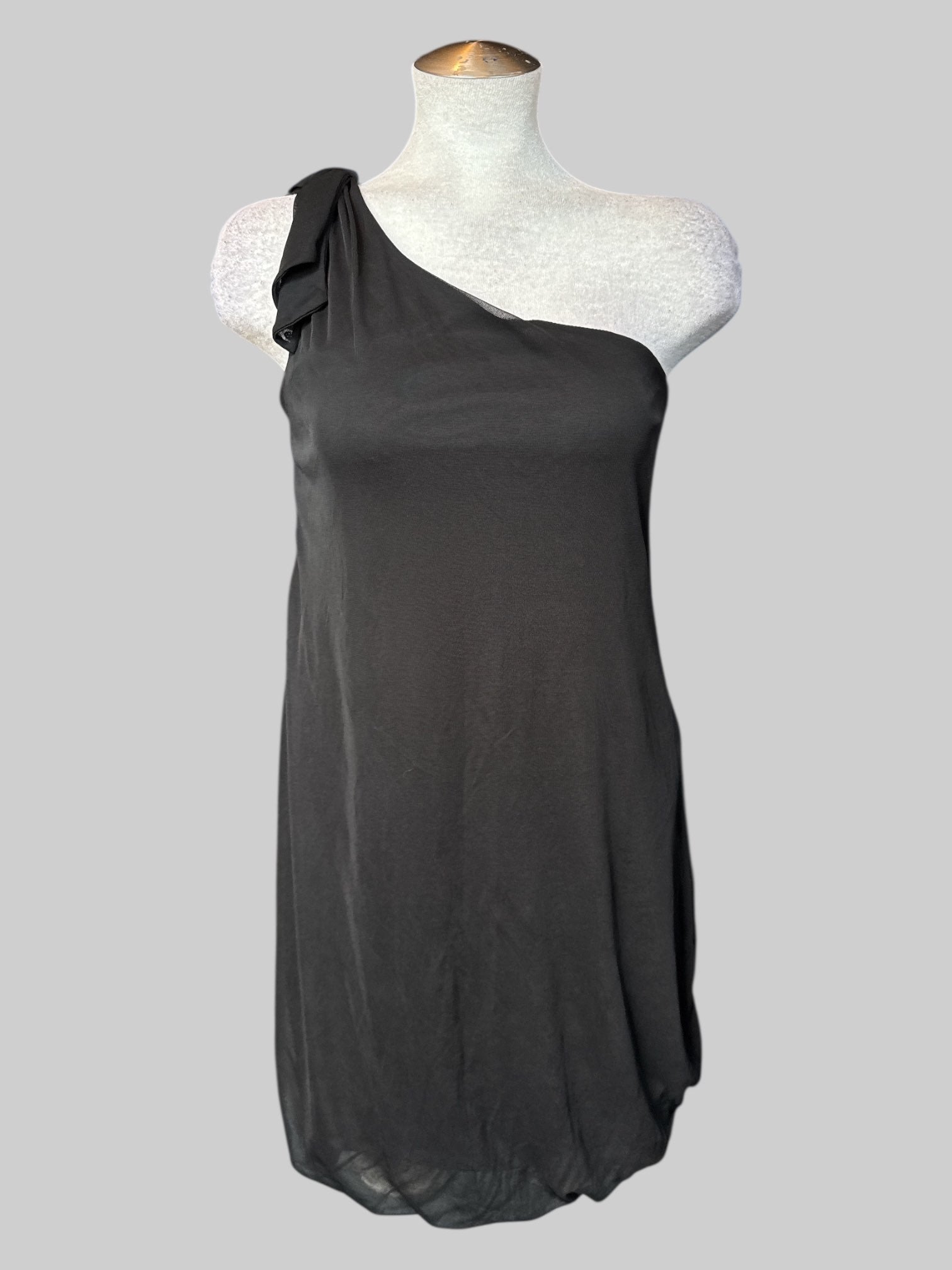 L Vintage black sleeveless stretchy dress with bow on one shoulder strap