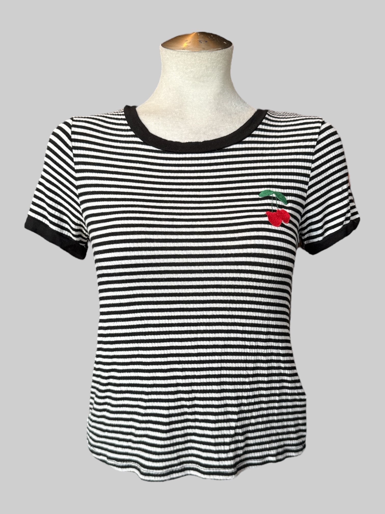 L Black and white stripped crop top tee with rose embroidery