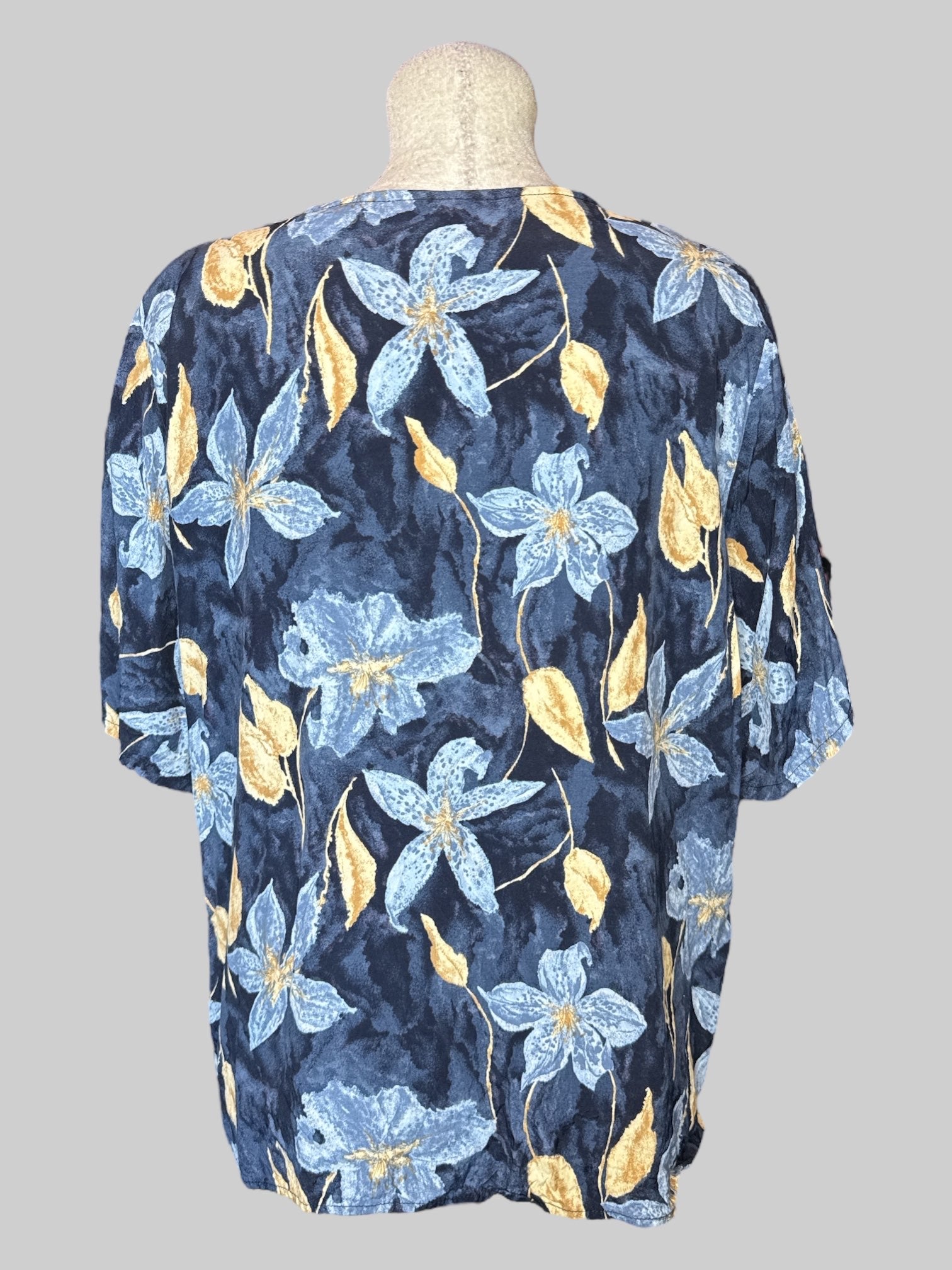 XL Dark blue floral flowy button down T-shirt