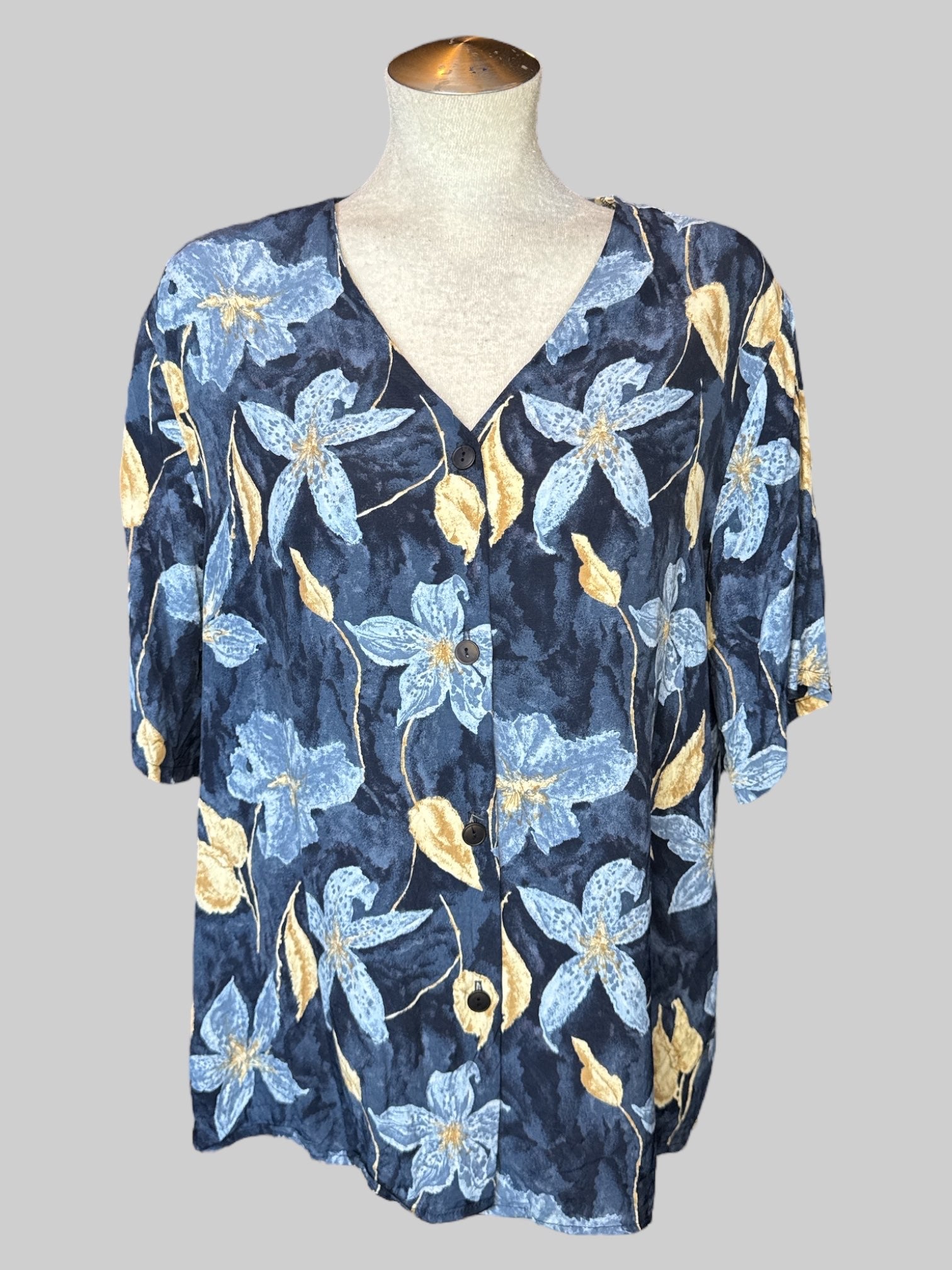 XL Dark blue floral flowy button down T-shirt