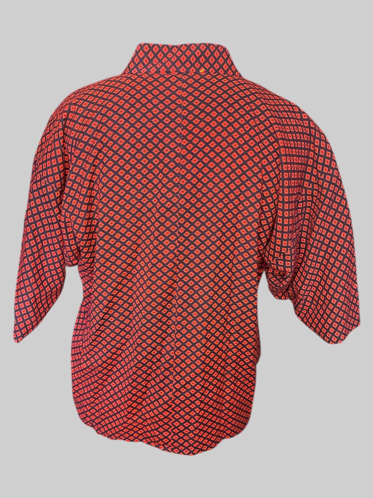 XL Vintage black snap button short sleeve top with red starburst pattern and pocket