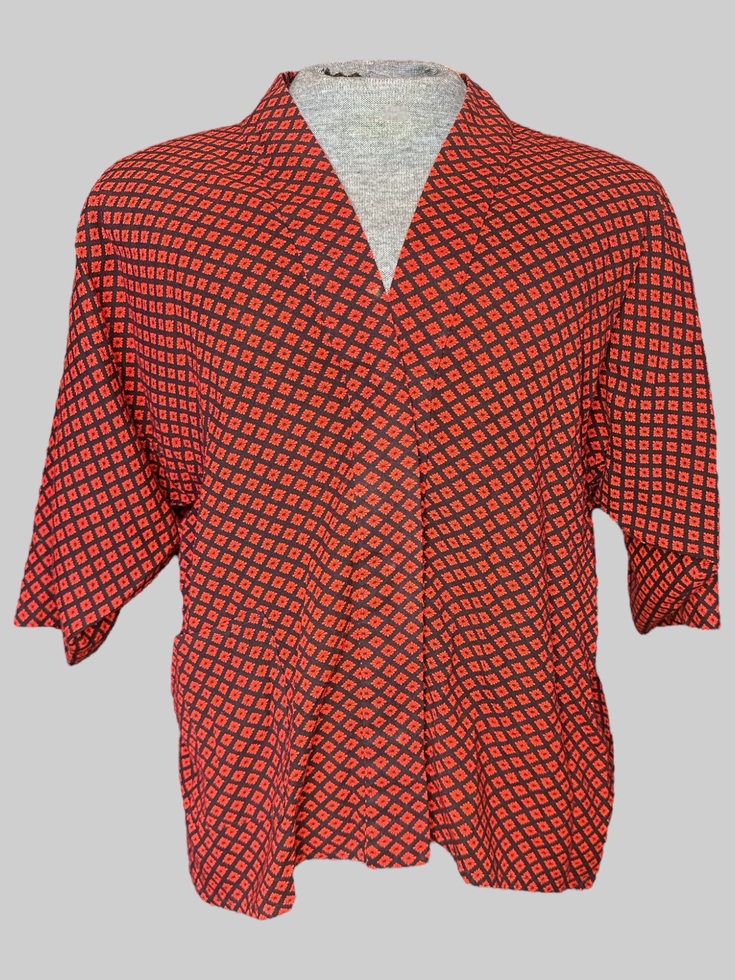 XL Vintage black snap button short sleeve top with red starburst pattern and pocket