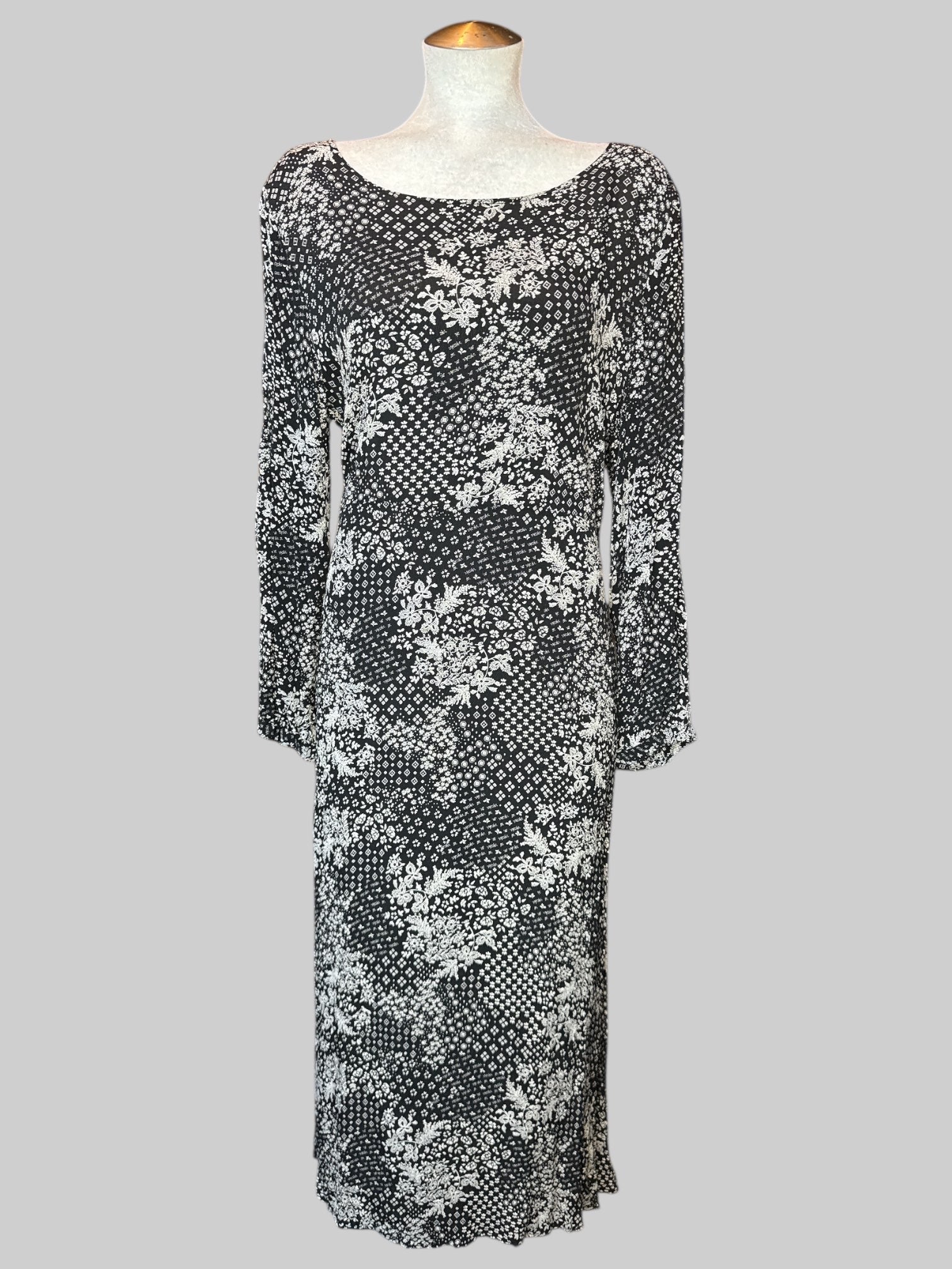 0X Black and white multi pattern, long sleeve dress with zipper on side, and button and keyhole on back