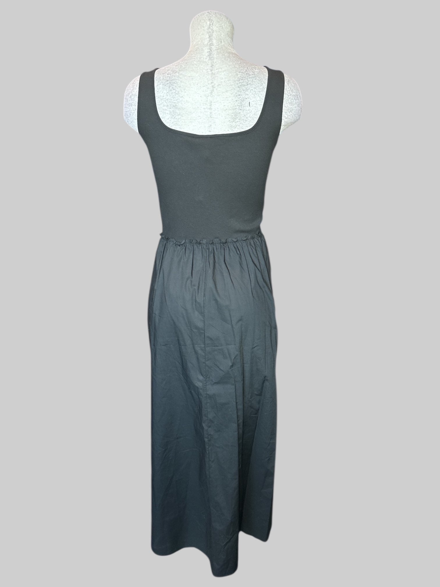 1X Black sleeveless dress with ripped texture on top, and pockets