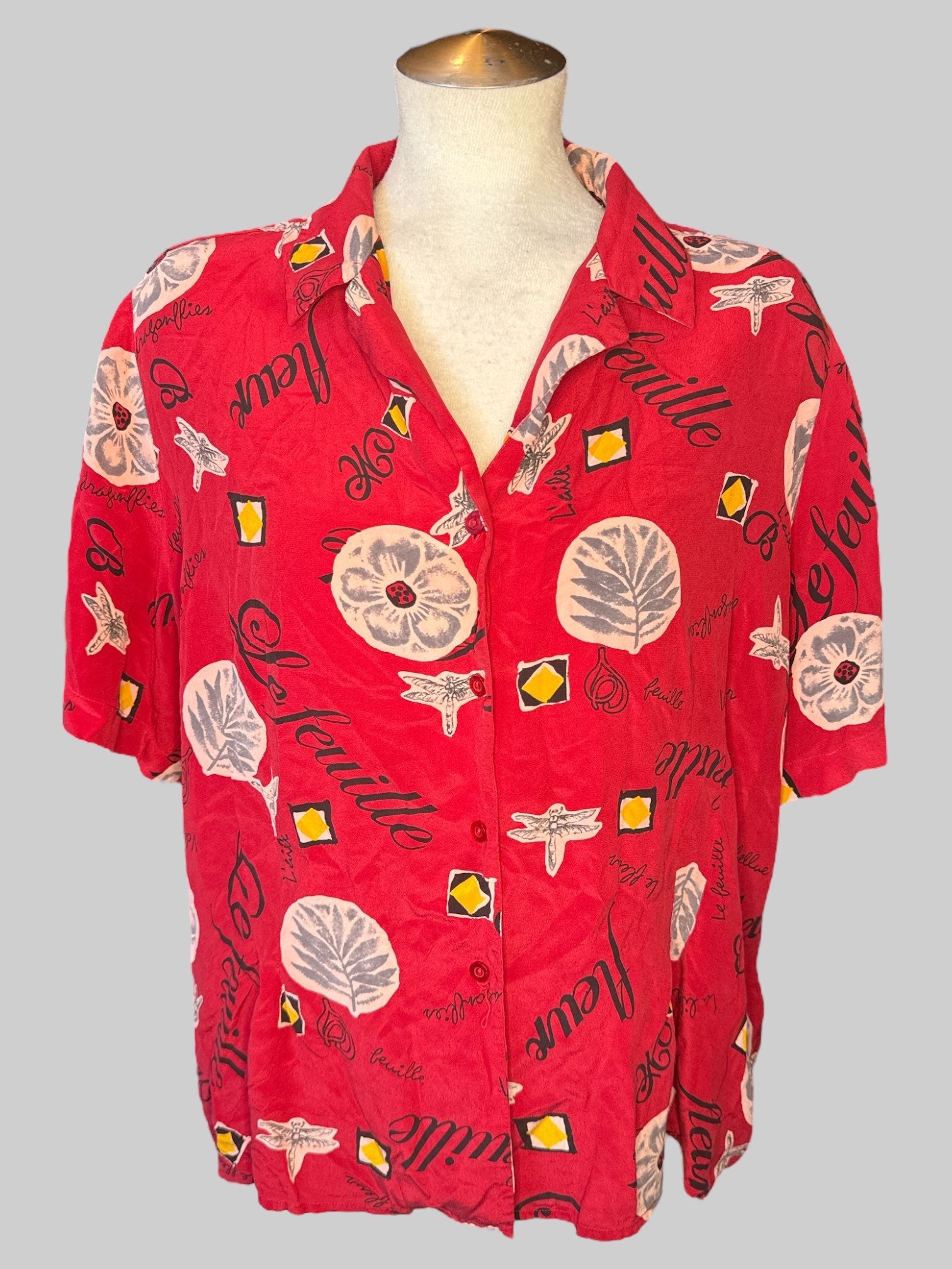 2X Vintage red cropped short sleeve button down with French flower and nature inspired print