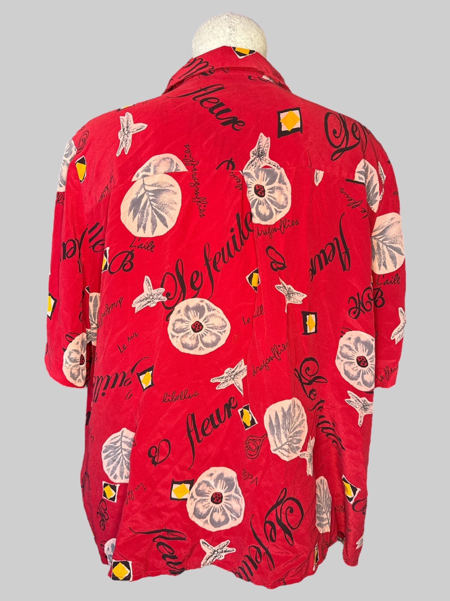 2X Vintage red cropped short sleeve button down with French flower and nature inspired print