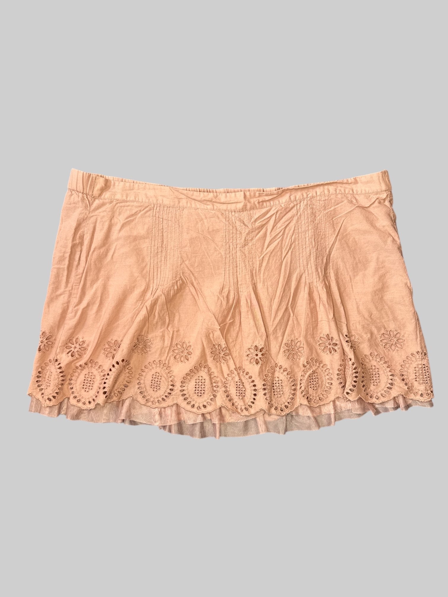 1X Dusty pink mini skirt with eyelet design, tulle on hem, and pleated design