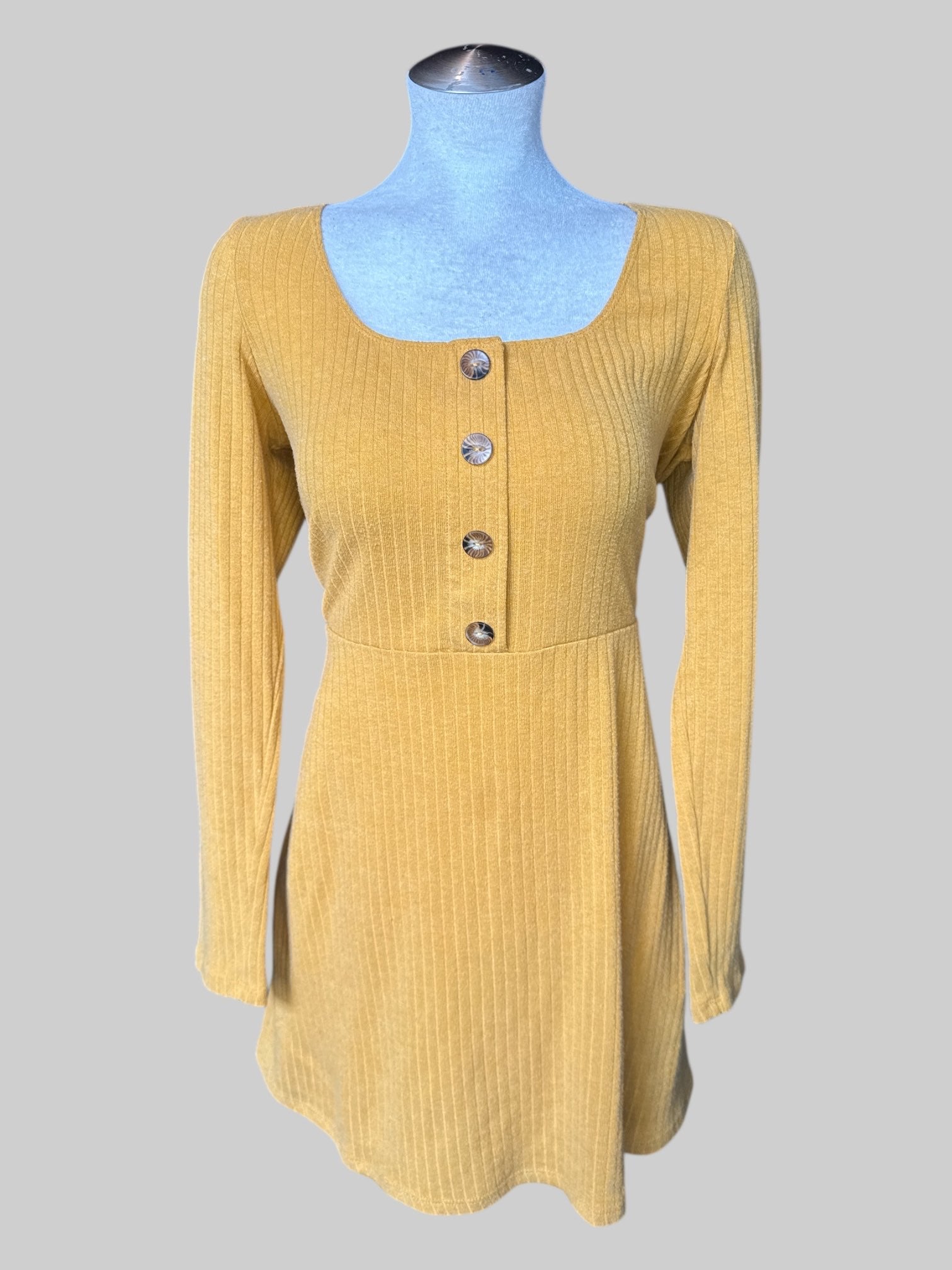0X Yellow long sleeve dress with bow buns on the front and ribbed texture
