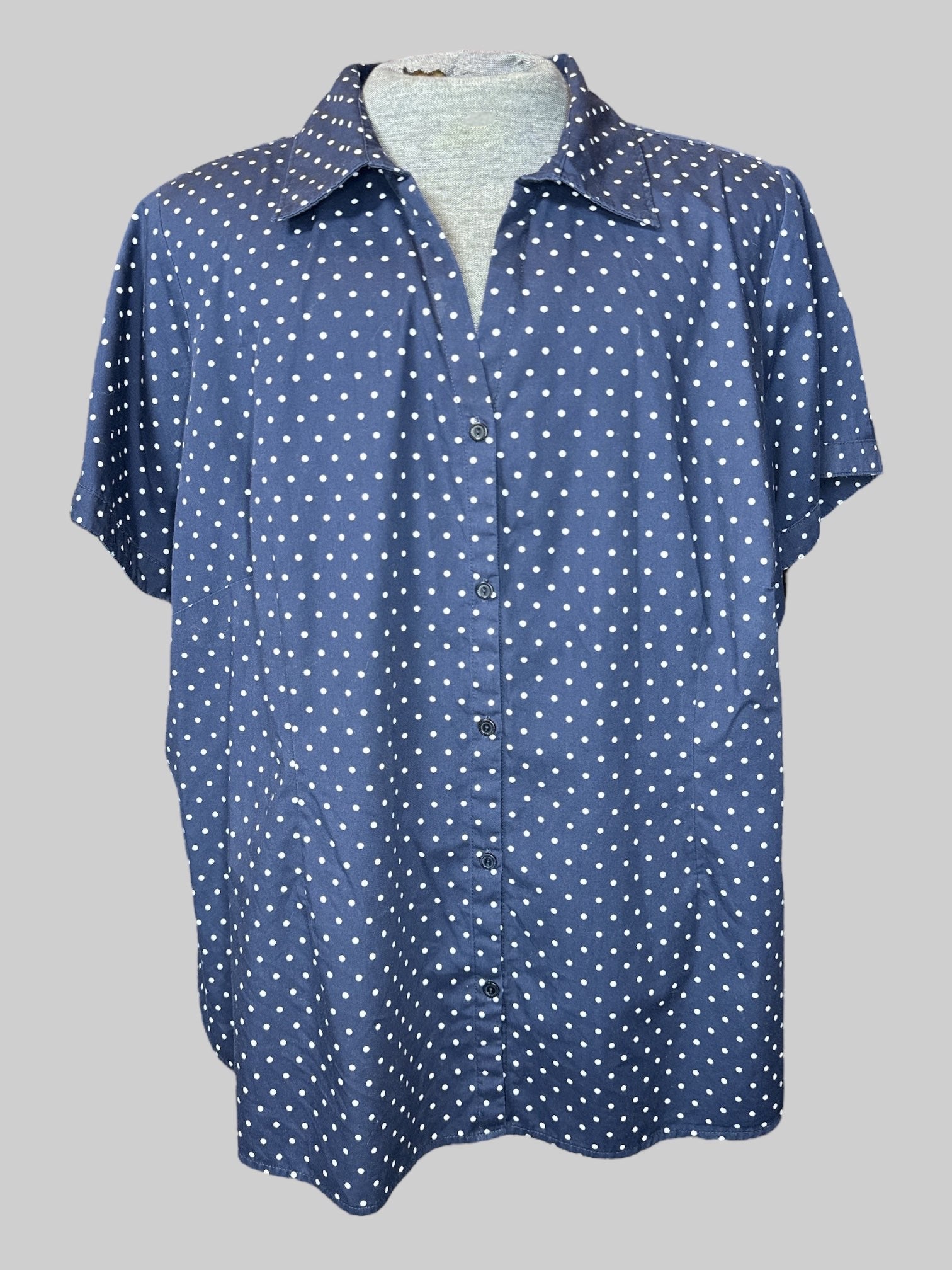 4X Navy short sleeve button down with white polkadots, and V-neck