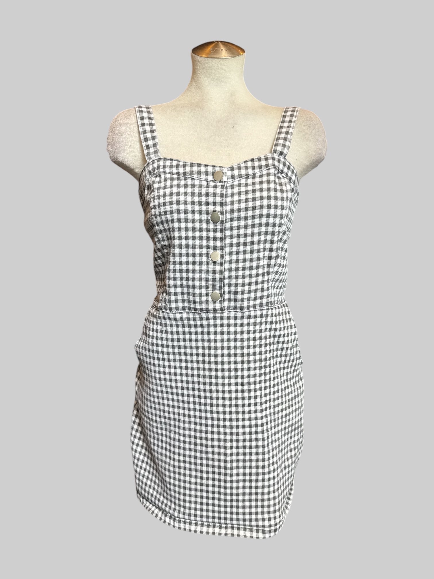 0X Black and white gingham dress with snap buttons and pockets