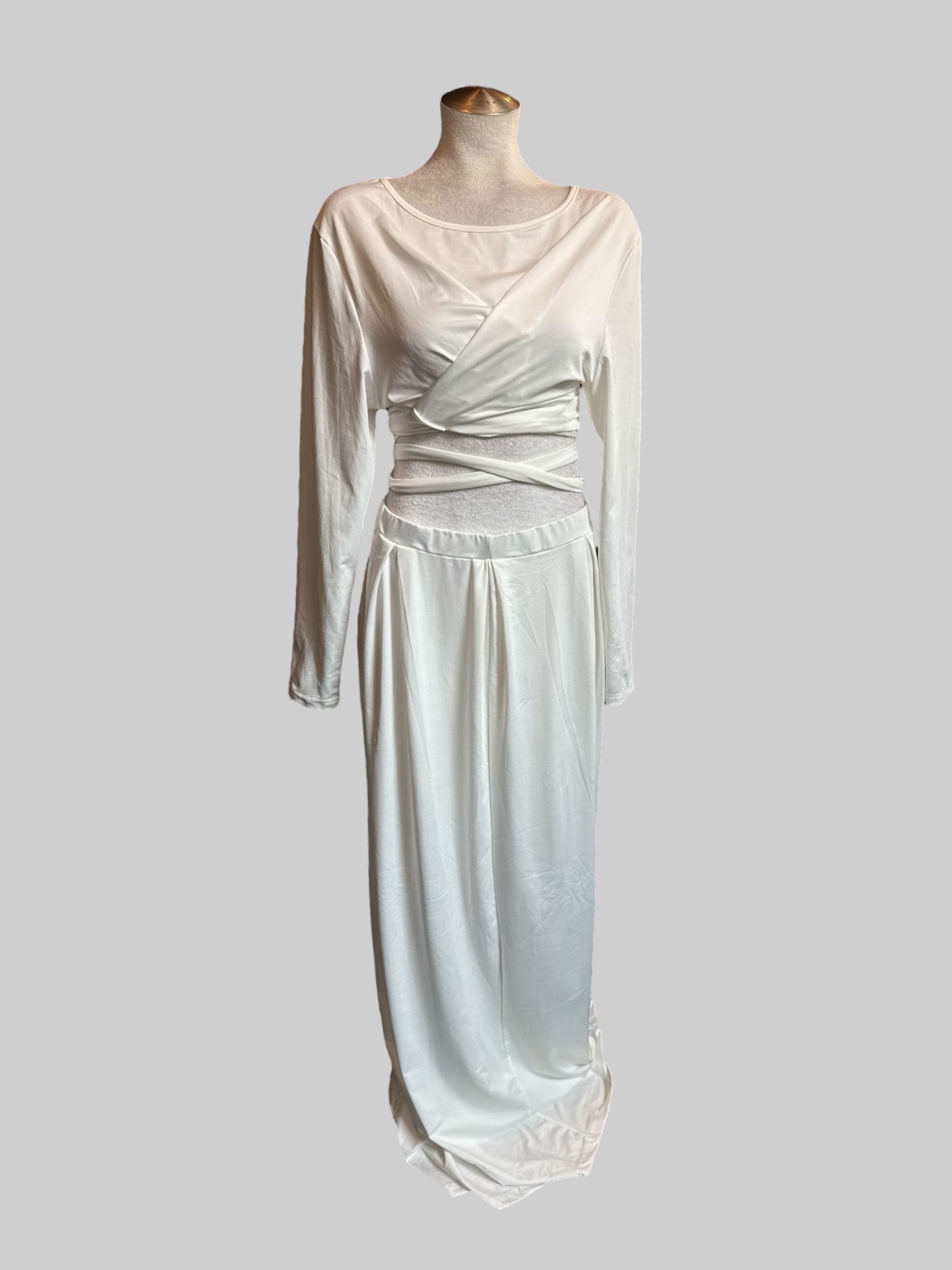 2X White two piece top and skirt with cutouts