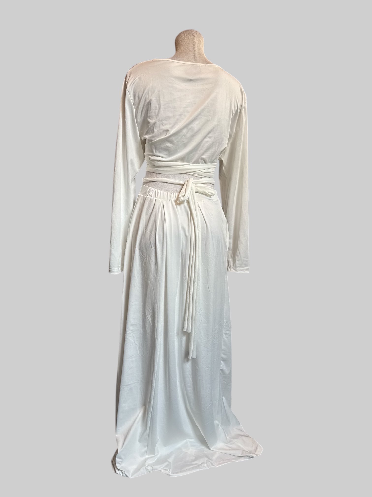 2X White two piece top and skirt with cutouts
