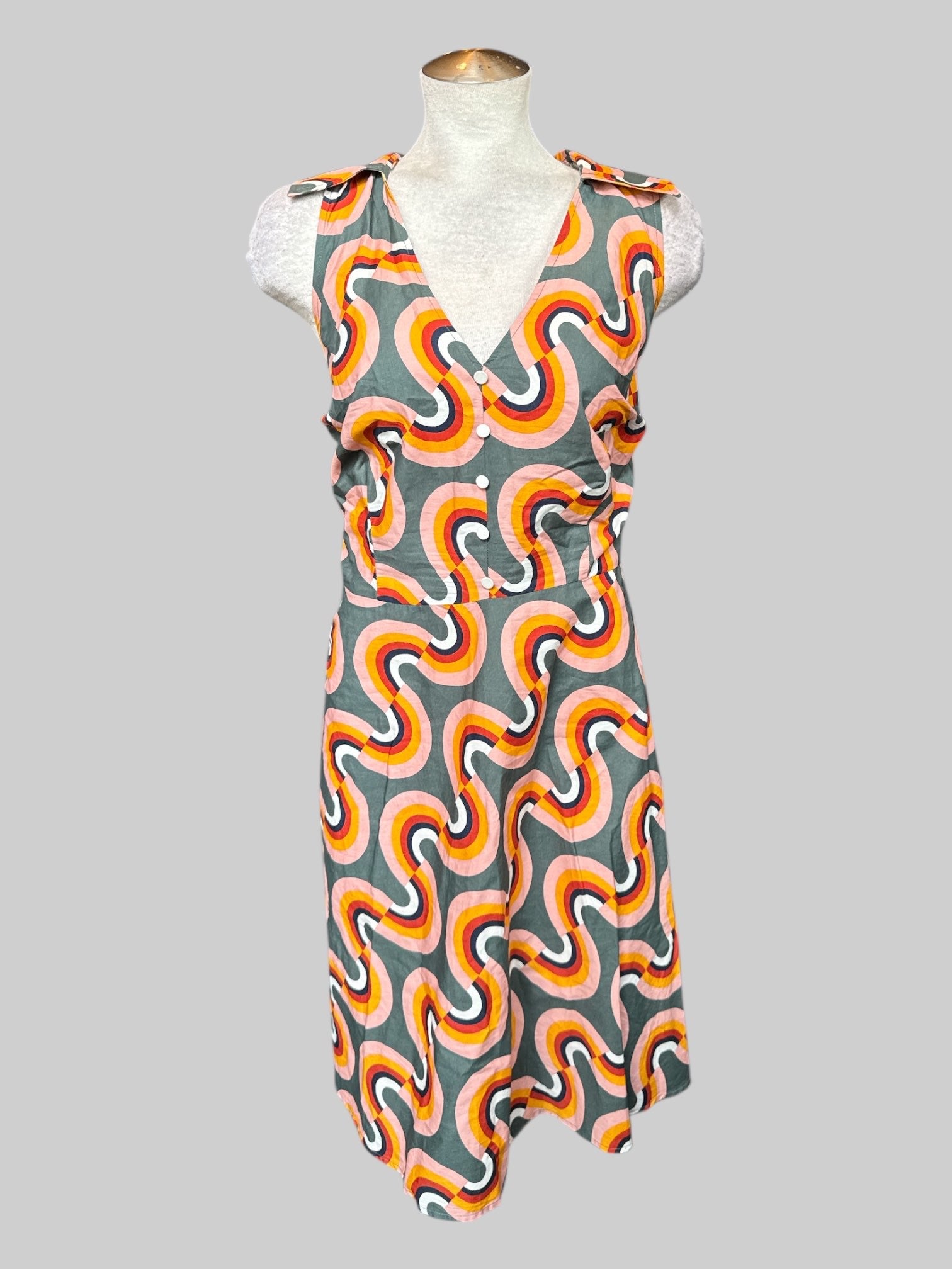 1X ModCloth greenish blue multicolor retro wave pattern dress with collar, faux white buttons, and side zipper
