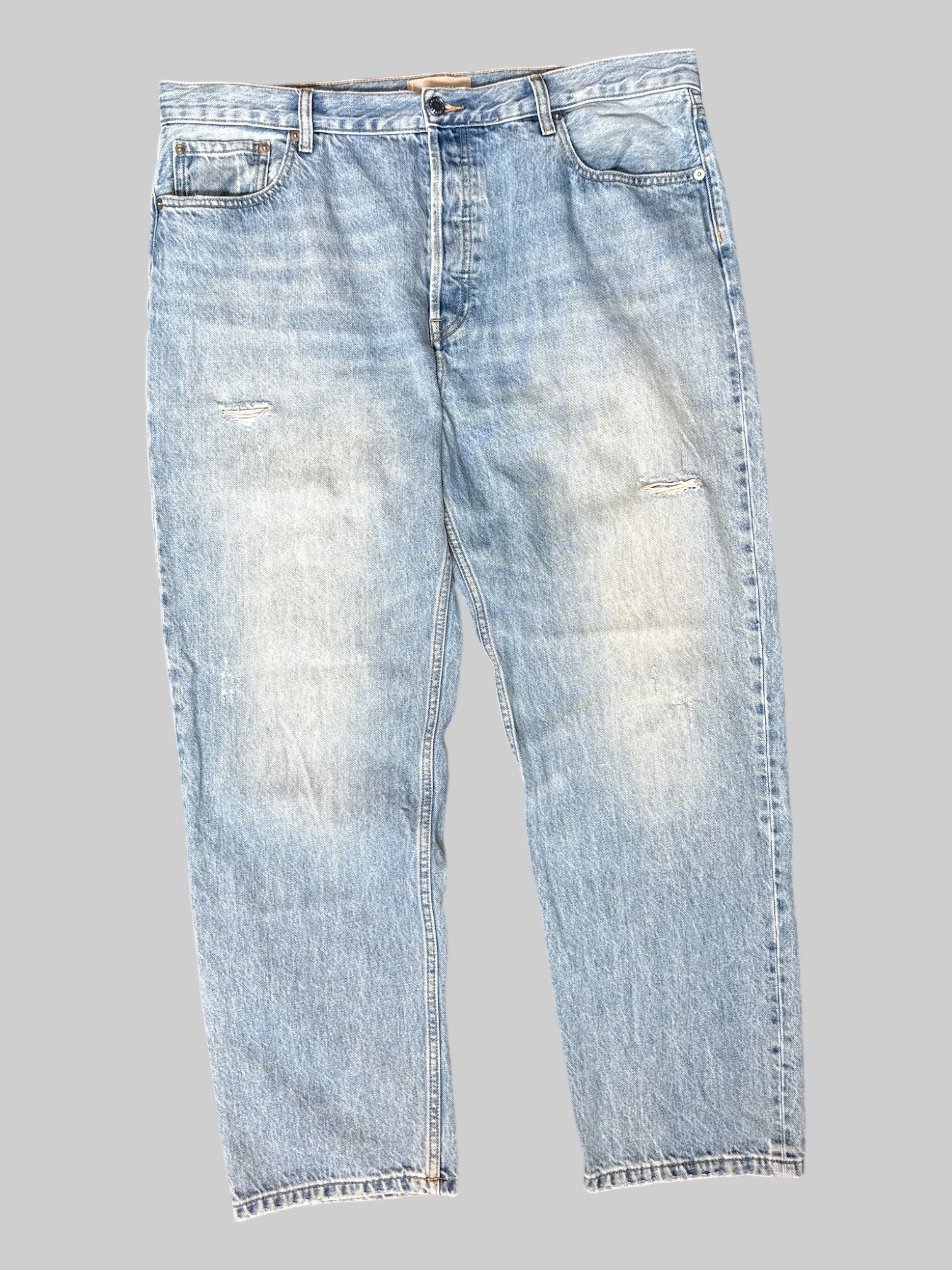 0X Slightly distressed light blue relaxed straight jeans