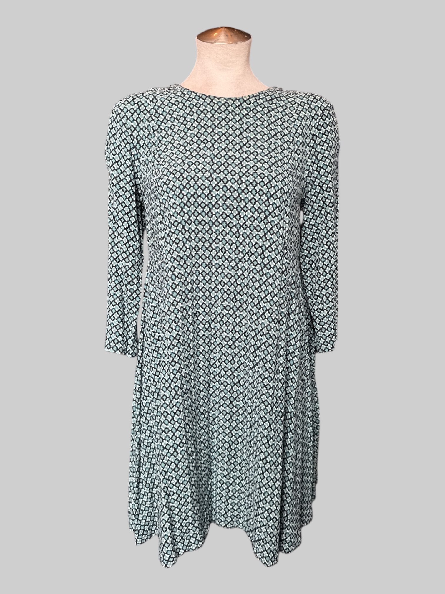 M Flowy blue, green, black, and white geometric pattern dress with quarter sleeves and keyhole back