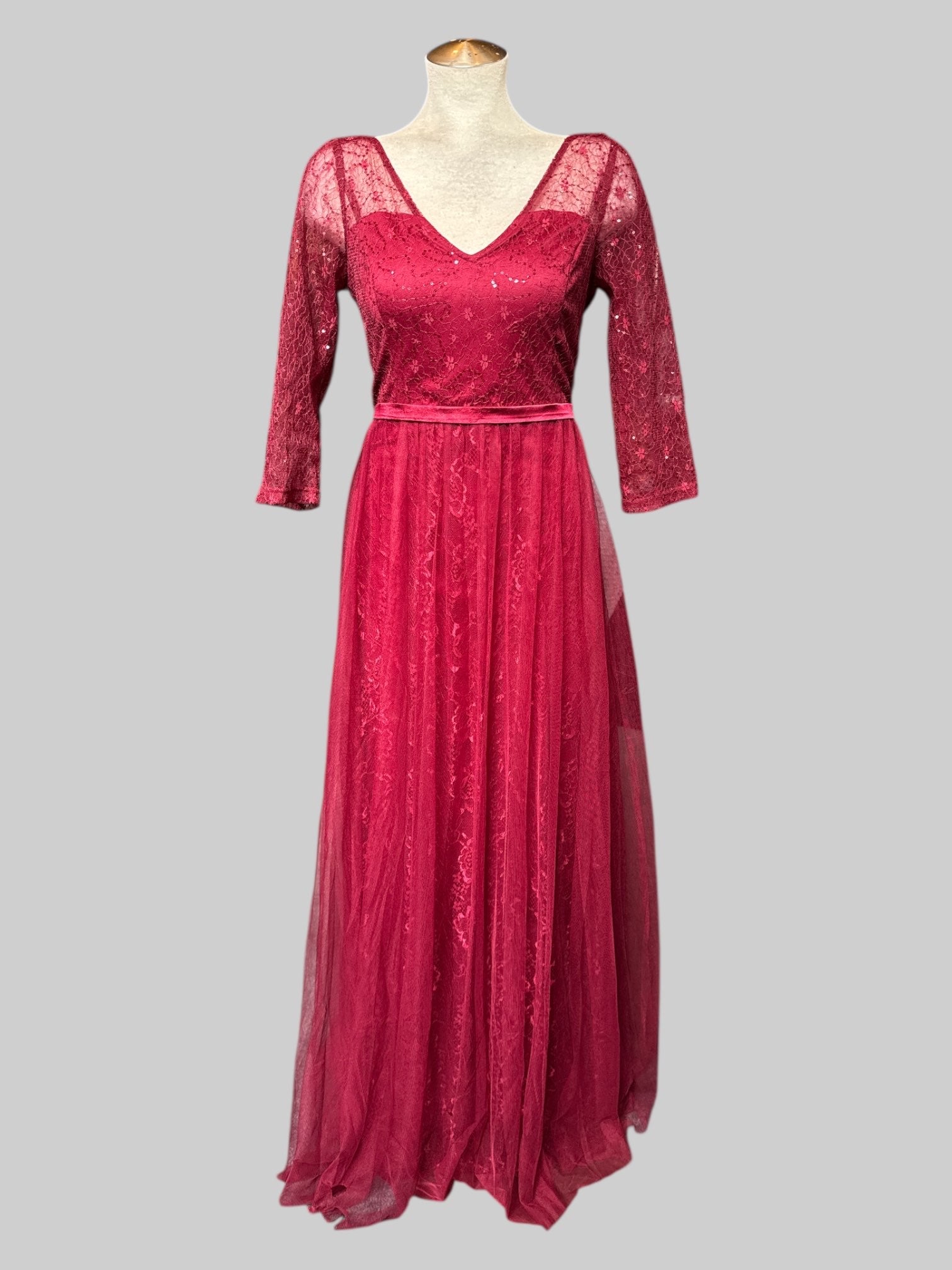 L Beautiful burgundy flowy dress with sheer lace sleeves with florals and sequins, tule overlay, and back zipper