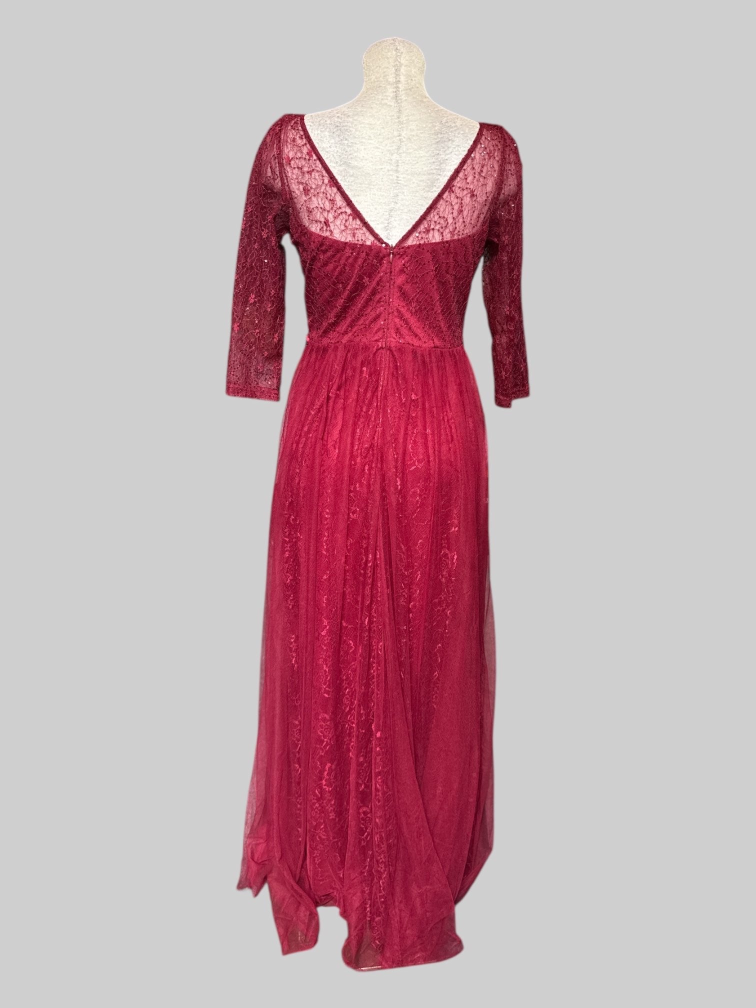 L Beautiful burgundy flowy dress with sheer lace sleeves with florals and sequins, tule overlay, and back zipper