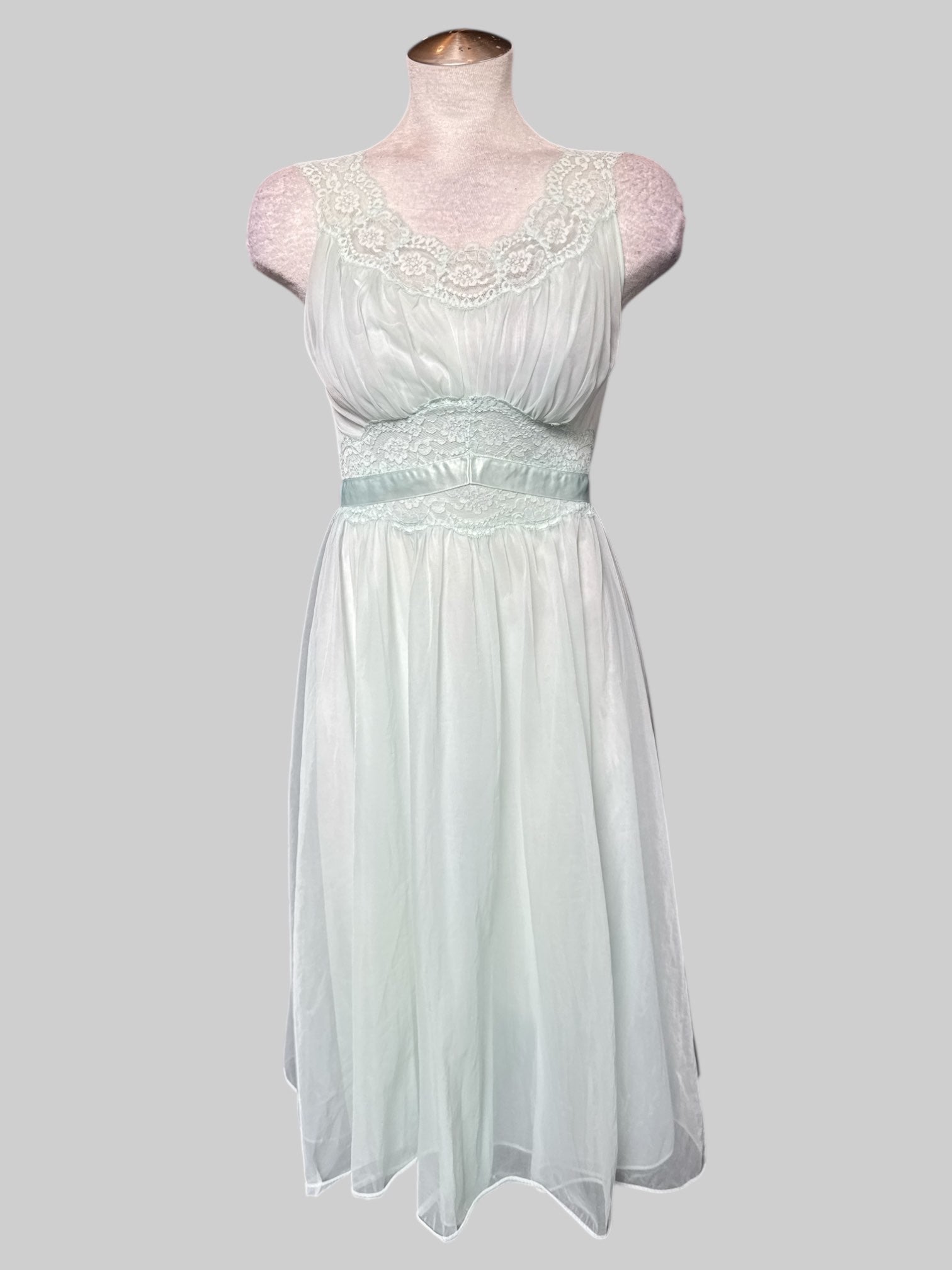 S Vintage 60’s seafoam green slip dress with tie and floral lace