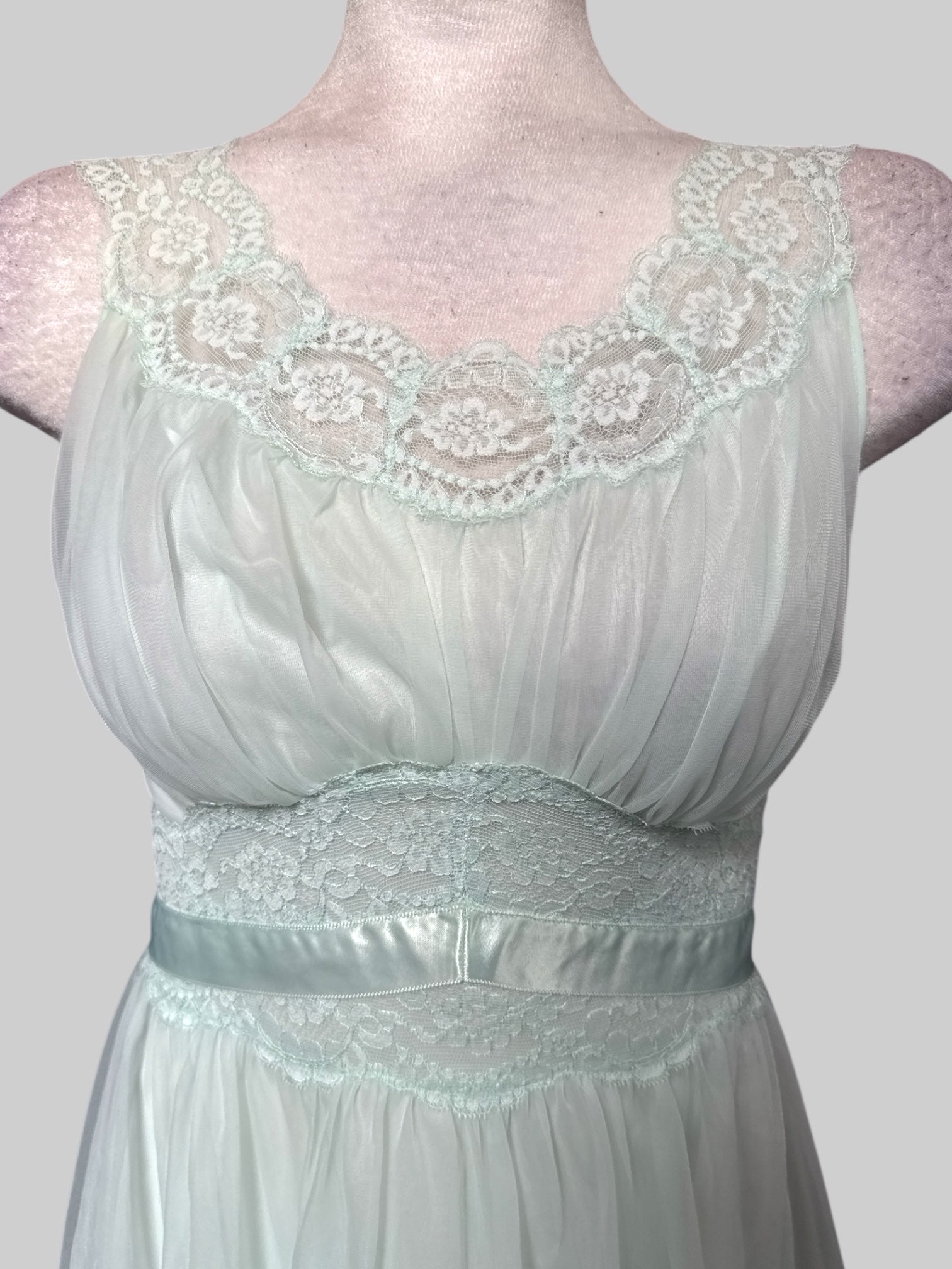 S Vintage 60’s seafoam green slip dress with tie and floral lace