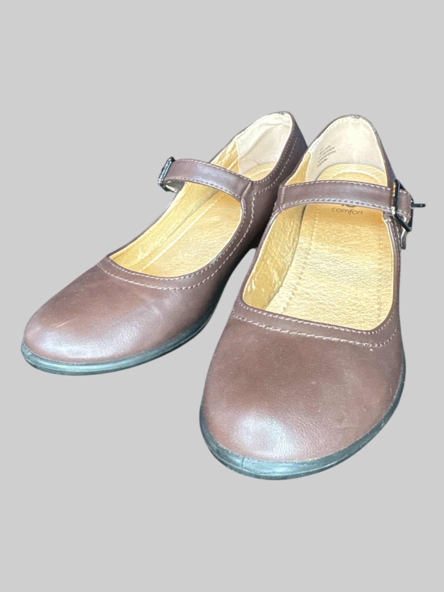 Size 7 brown Mary Jane style shoes