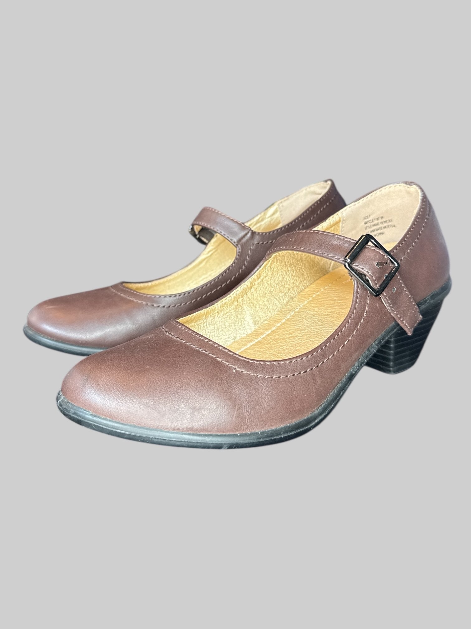 Size 7 brown Mary Jane style shoes