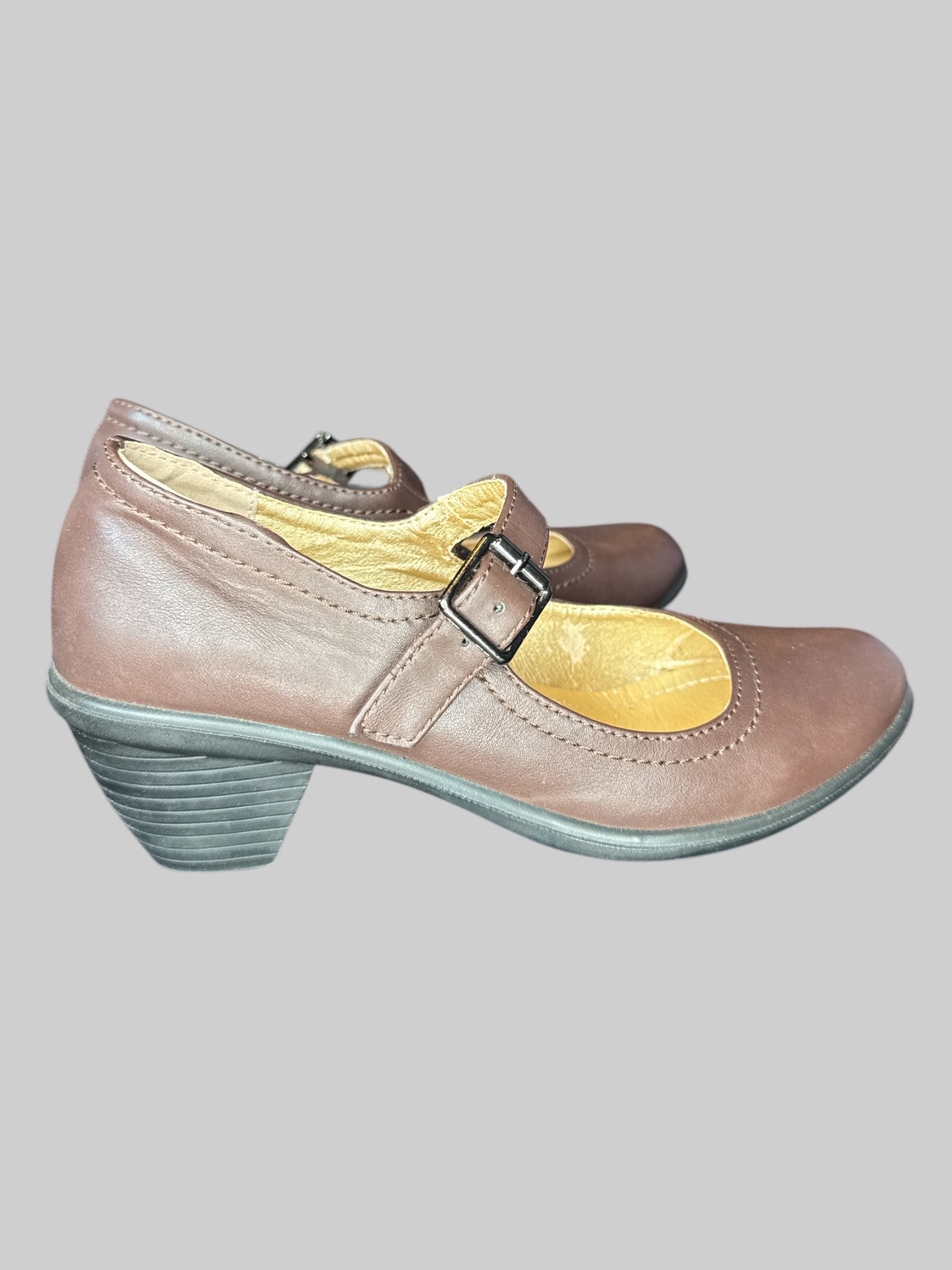 Size 7 brown Mary Jane style shoes