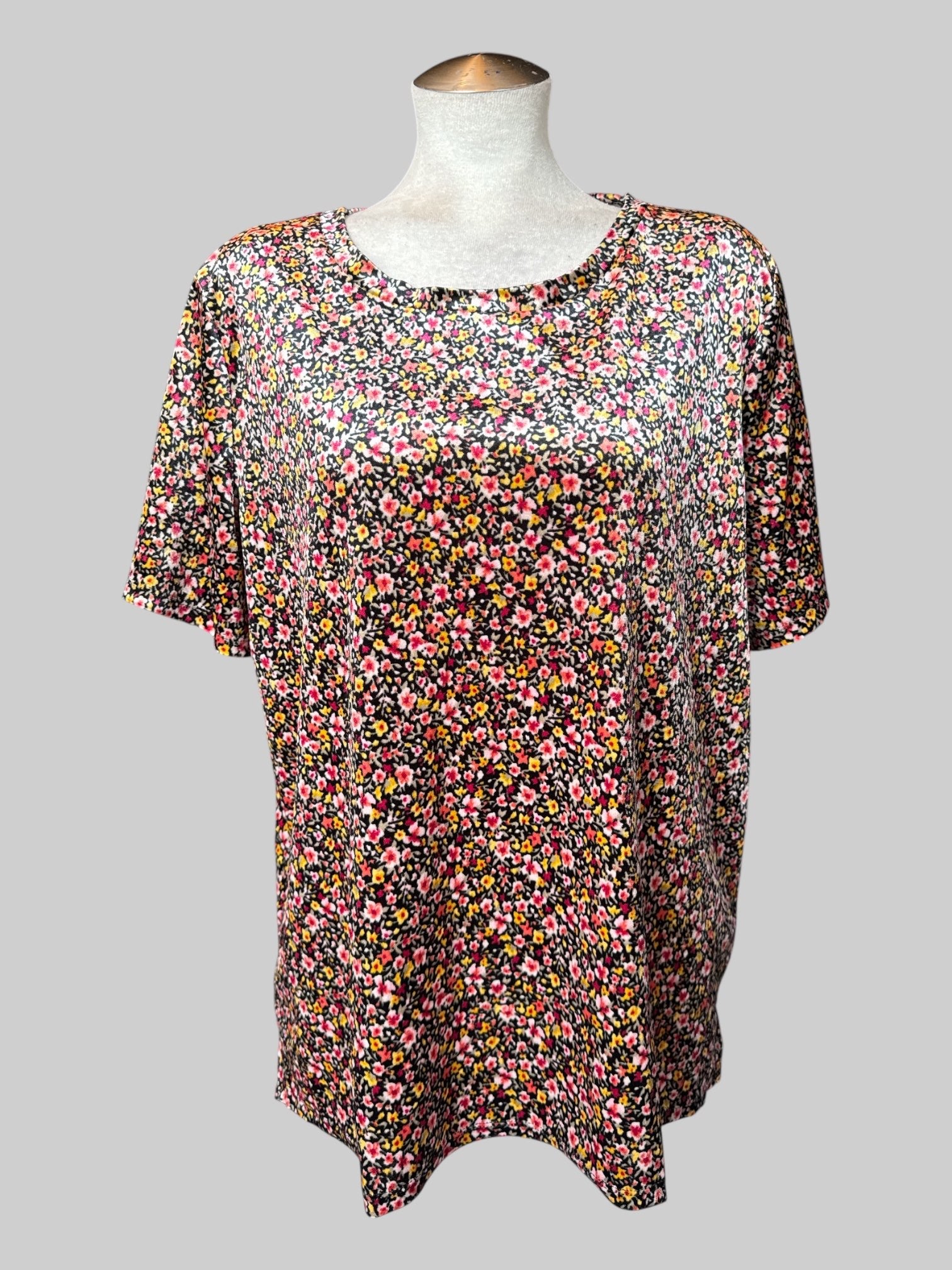 2X Black floral velvet tee