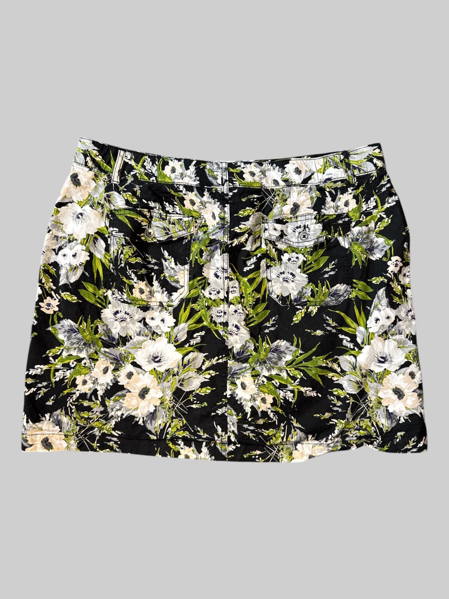 0X Black skort with white and green floral design, pockets, and belt loops