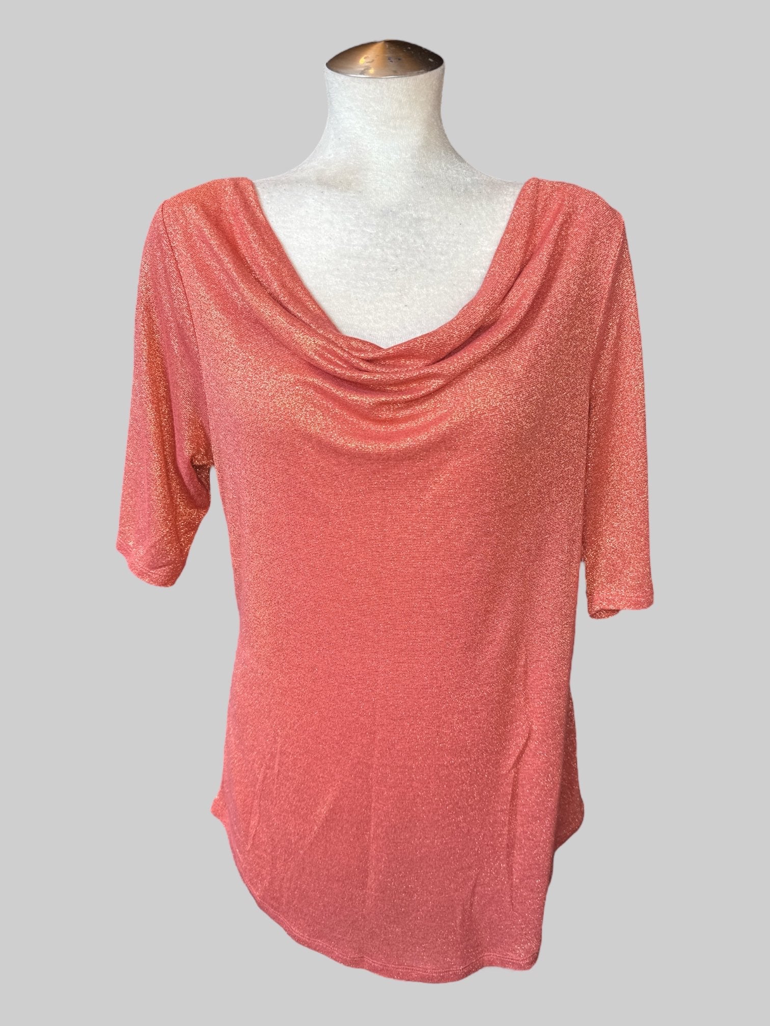 2X Pink short sleeve top with gold tone metallic thread throughout, and scoop neck