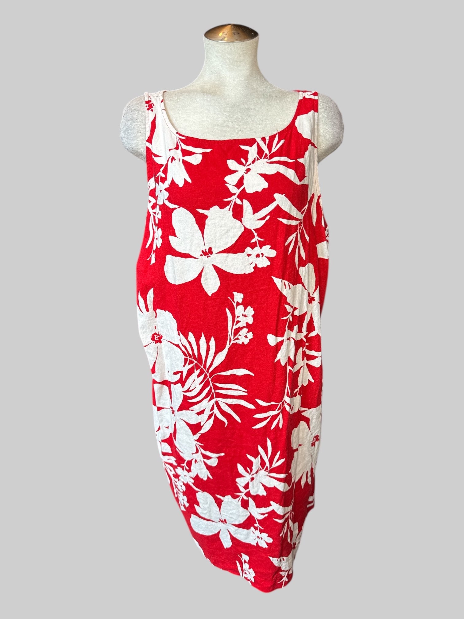 2X Red and white floral sleeveless dress with keyhole and button on back, and pockets