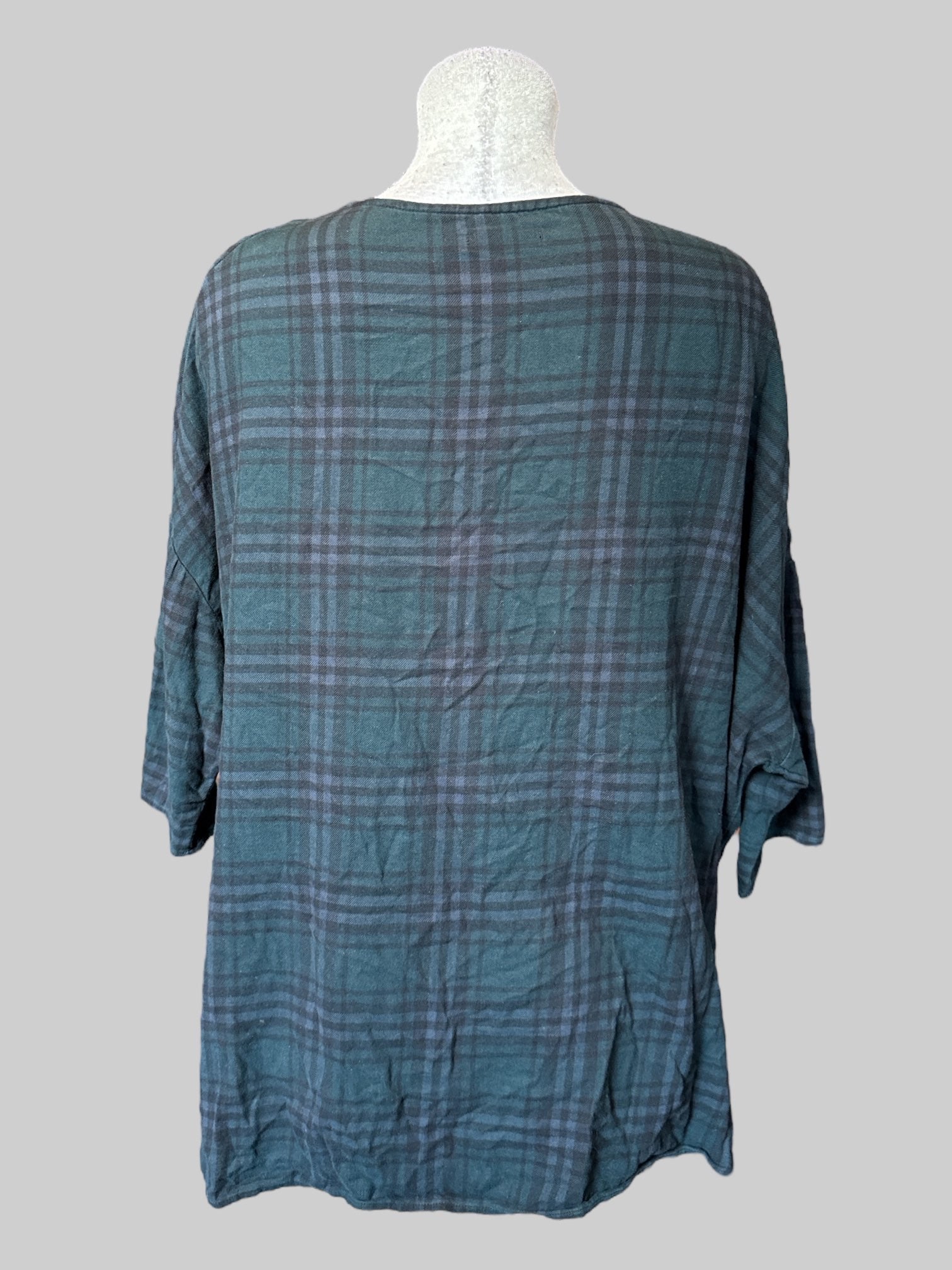 M Dark green and black plaid drop shoulder top with hi low hem