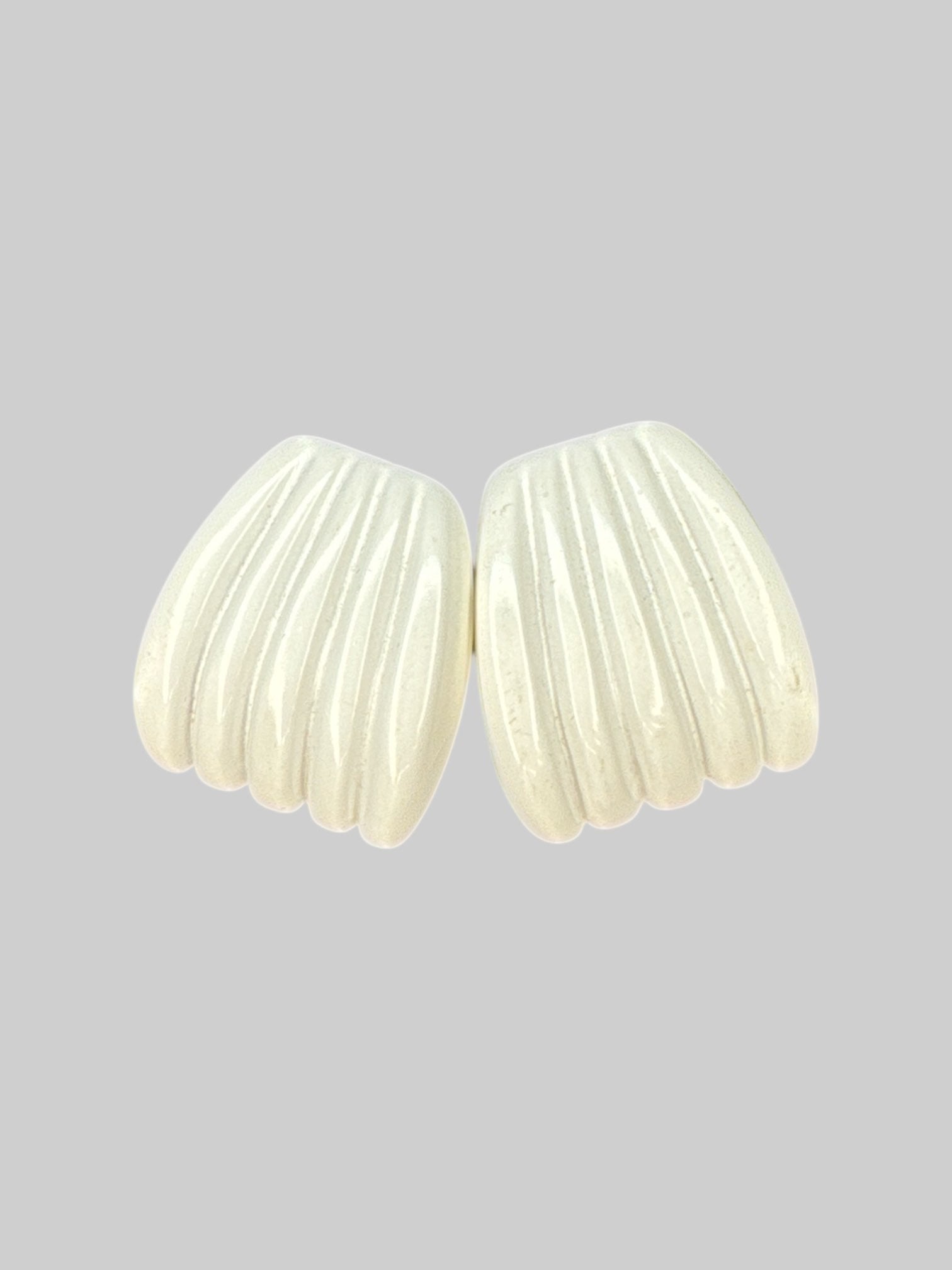 Vintage chunky cream color earrings