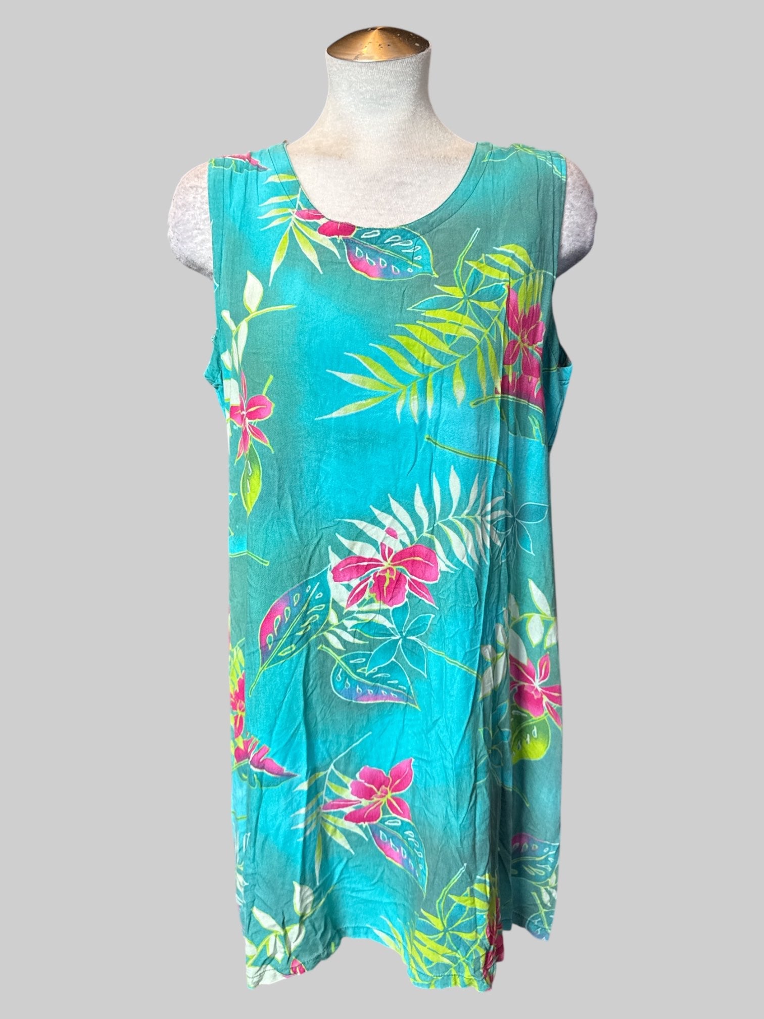 M Vintage light blue sleeveless dress with floral and botanical print, and  an keyhole and button on back
