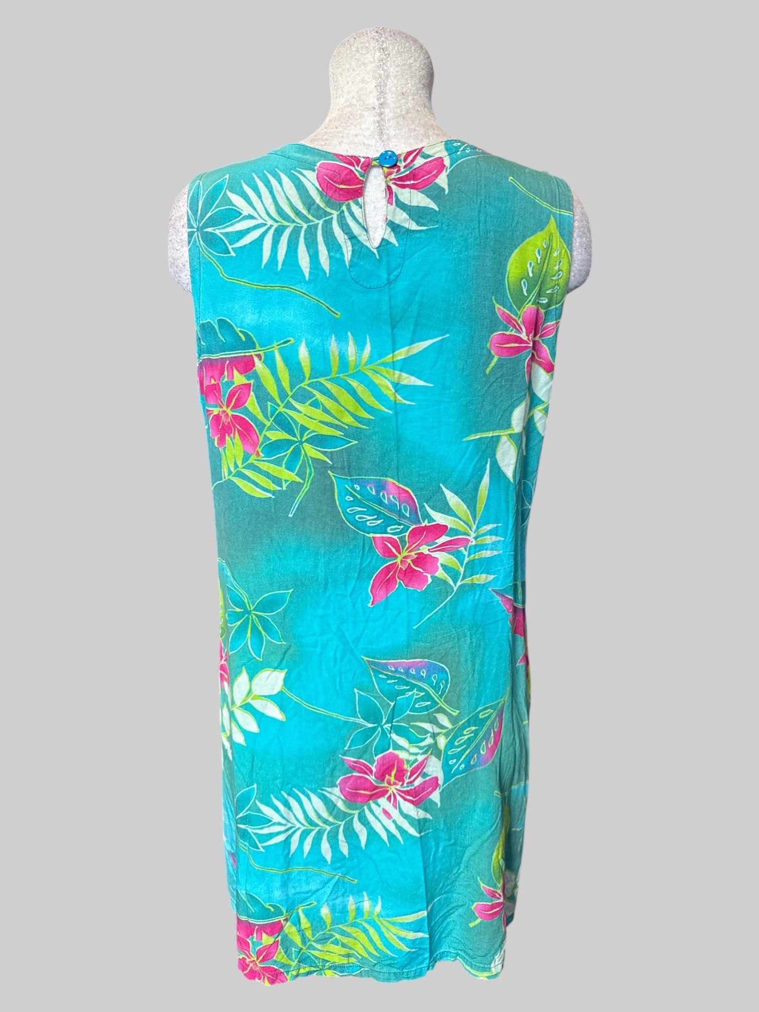 M Vintage light blue sleeveless dress with floral and botanical print, and  an keyhole and button on back