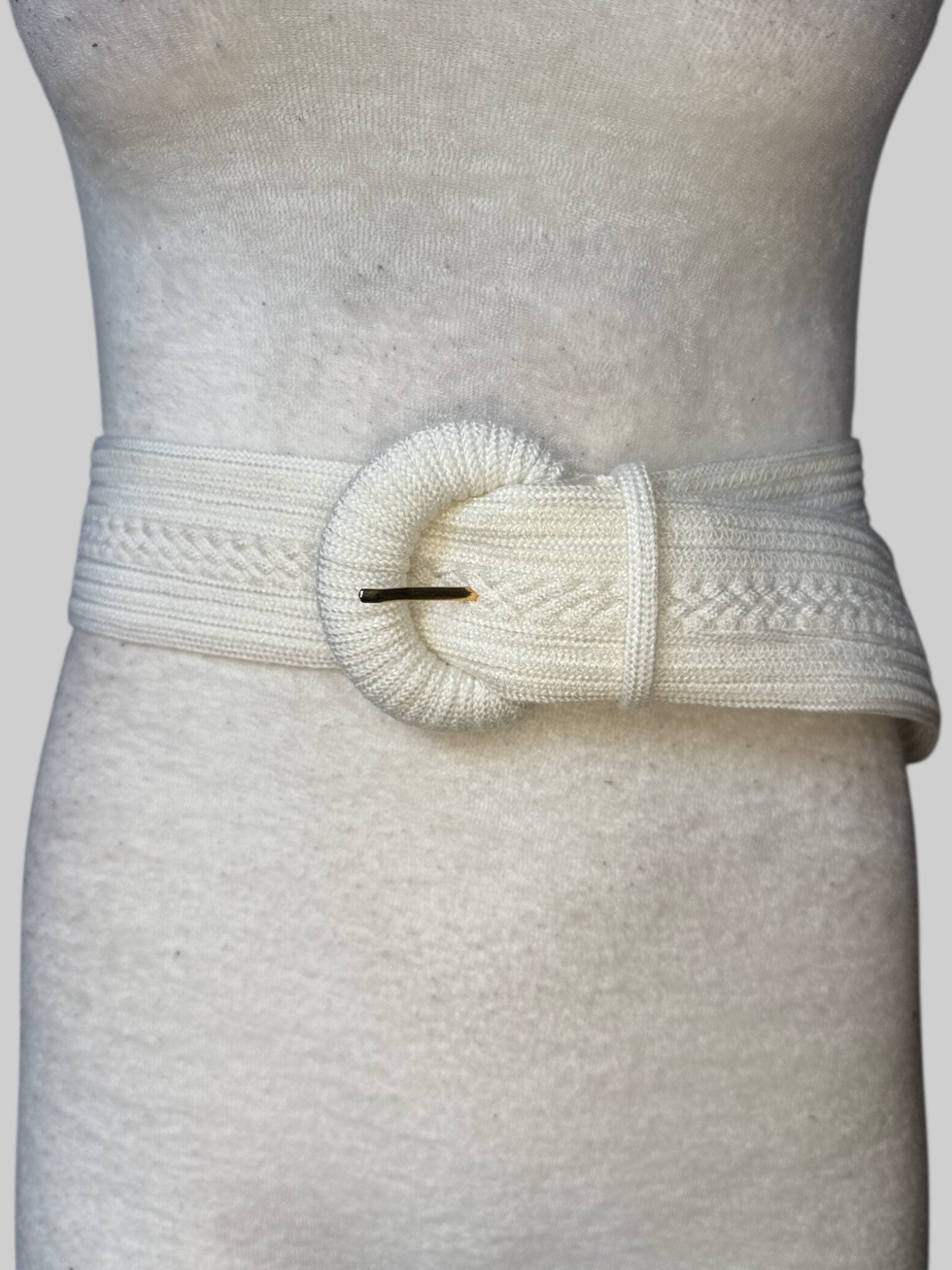 M White thick belt with gold tone buckle