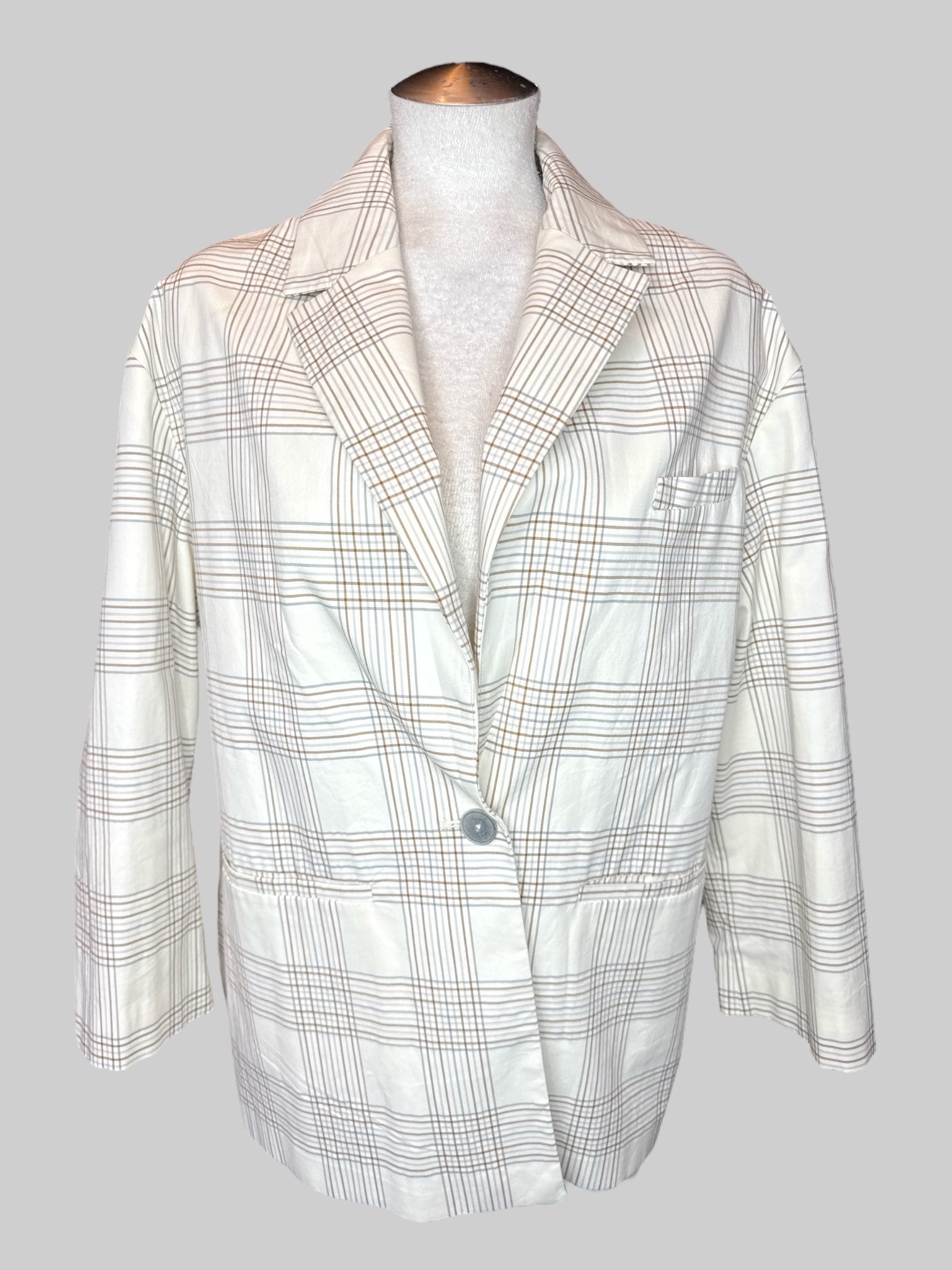 L Off-white blazer with brown and blue checkered, stripes, and pockets