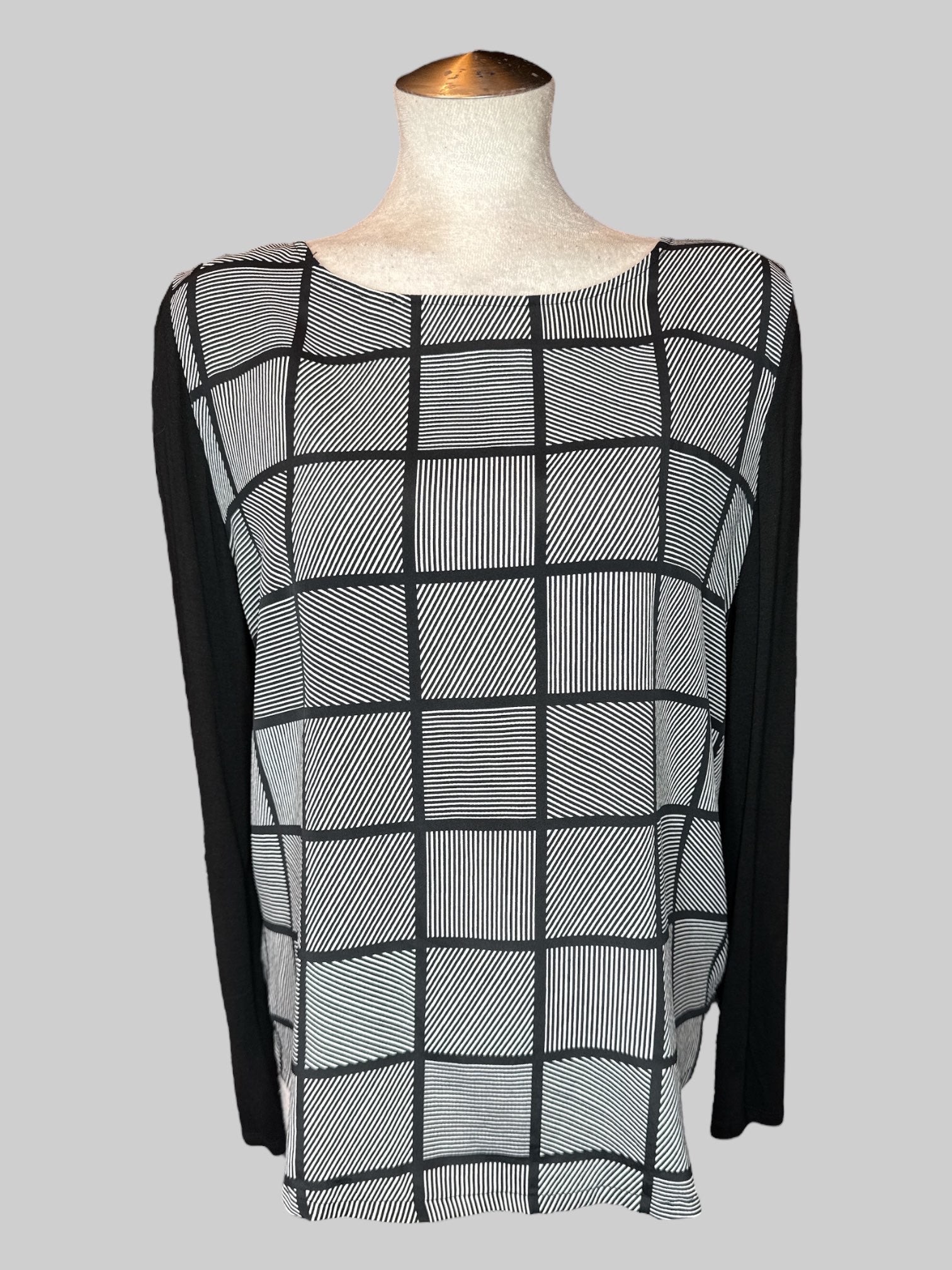 M Black long sleeve top with white striped square pattern