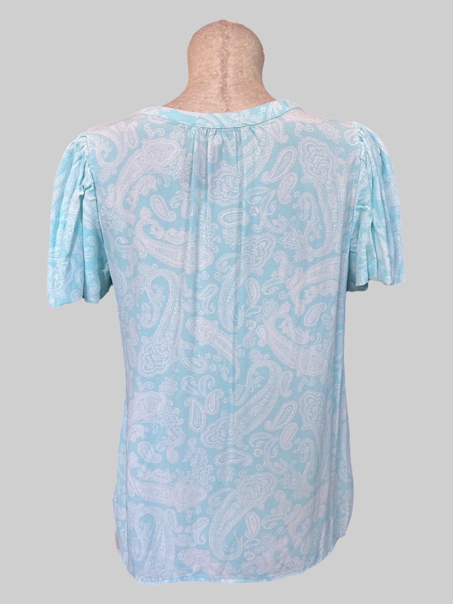 M Light blue top with white paisley pattern, buttons, and pleated sleeves
