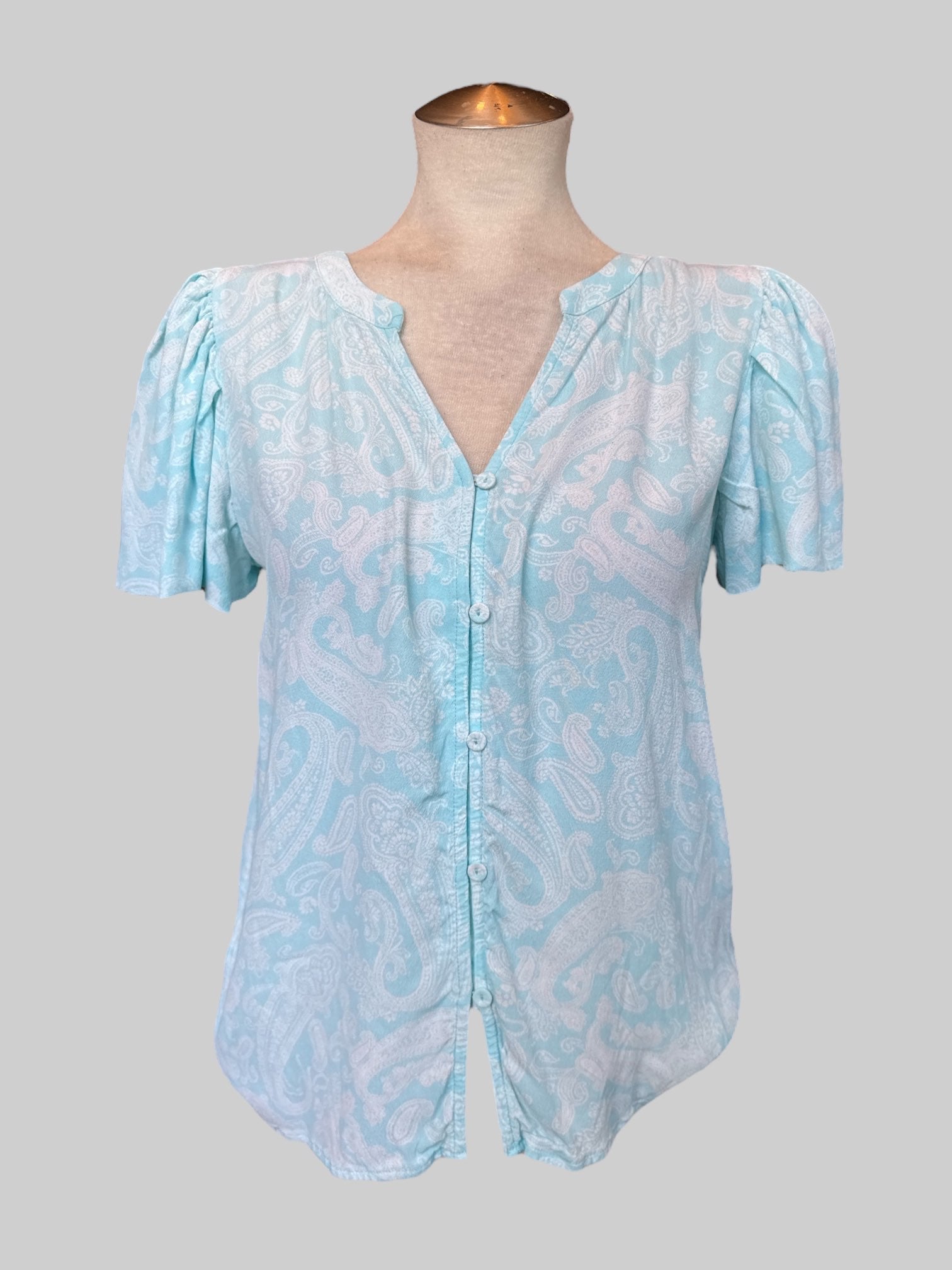 M Light blue top with white paisley pattern, buttons, and pleated sleeves