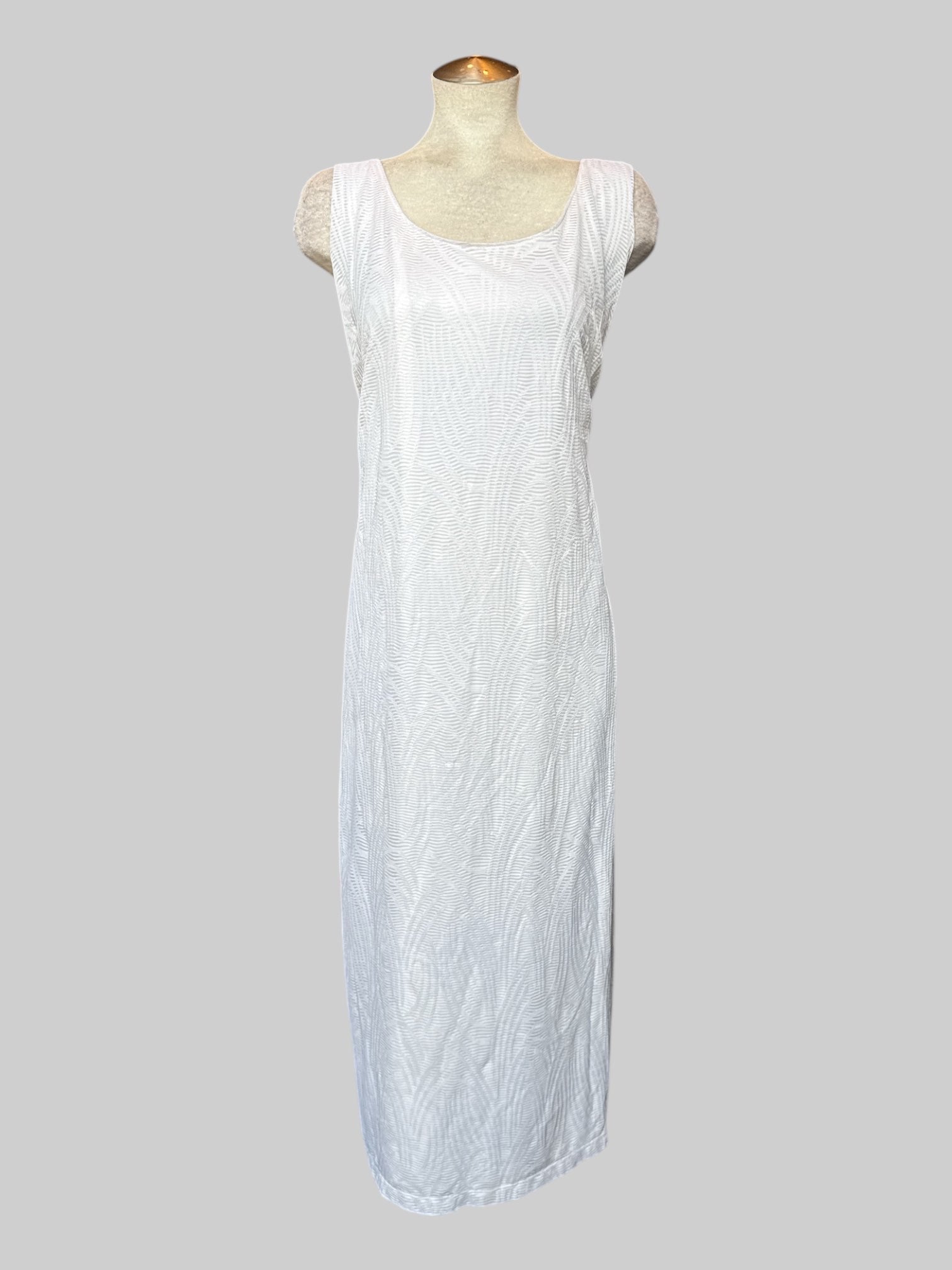 2X White ribbed and textured flowy maxi dress