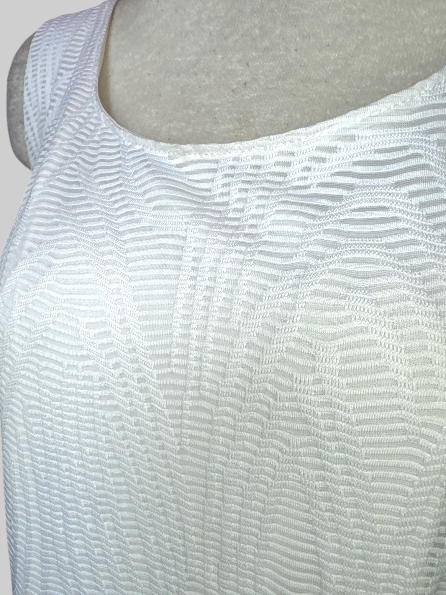 2X White ribbed and textured flowy maxi dress