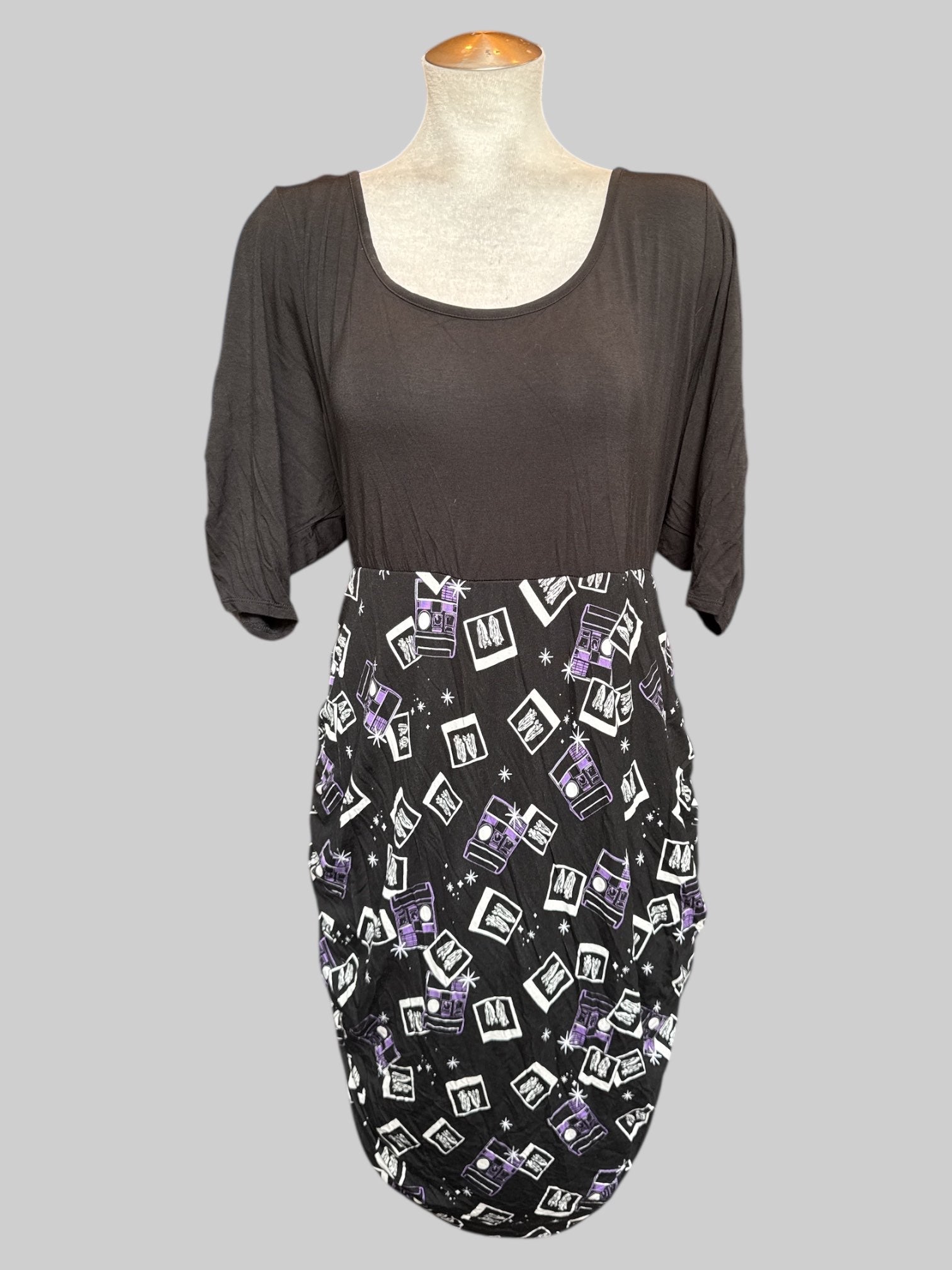 4X Black Beetlejuice dress with ruching on the sides