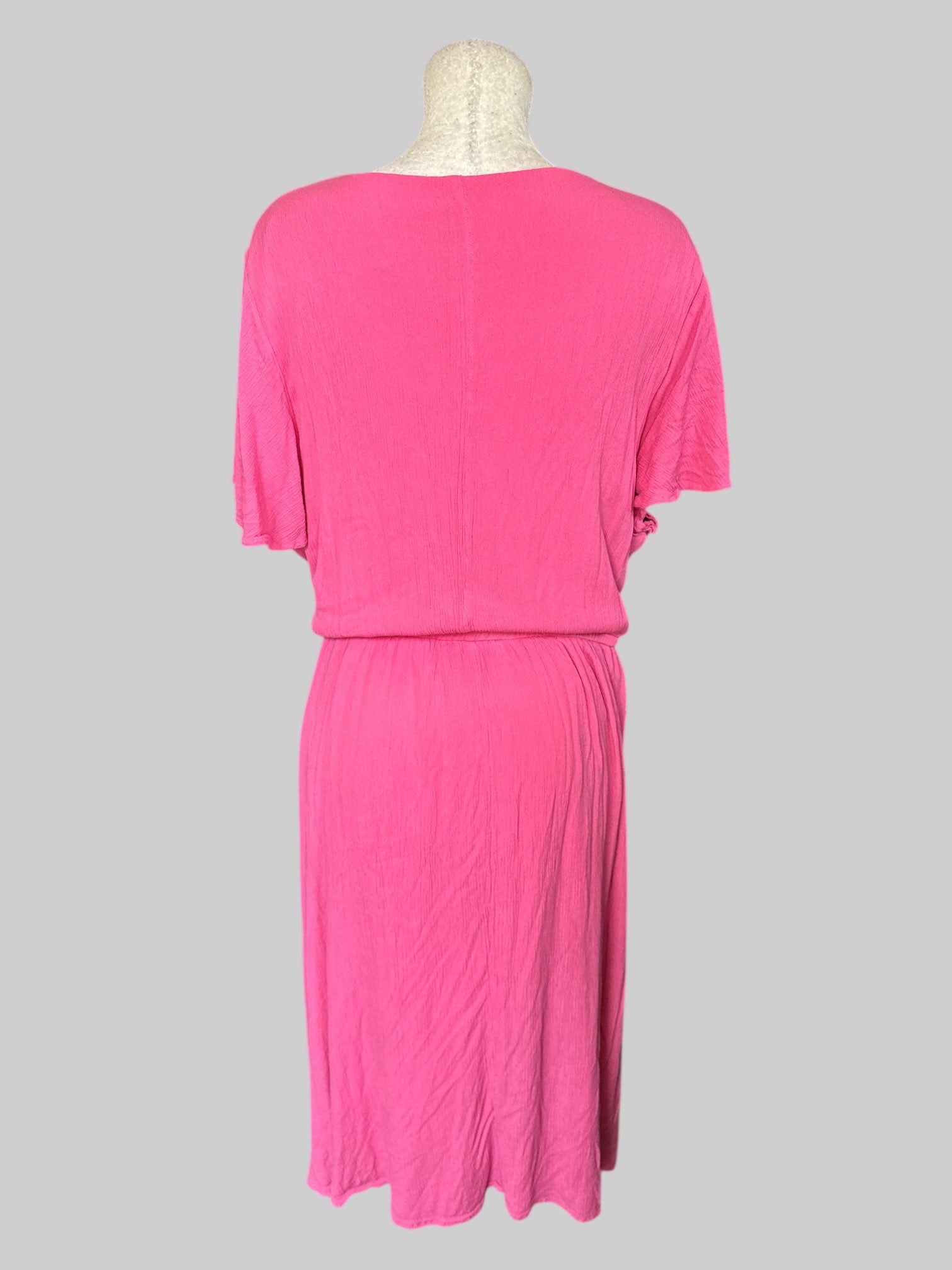 4X Pink short sleeve dress with elastic waist, pockets, and white stitching on neck line